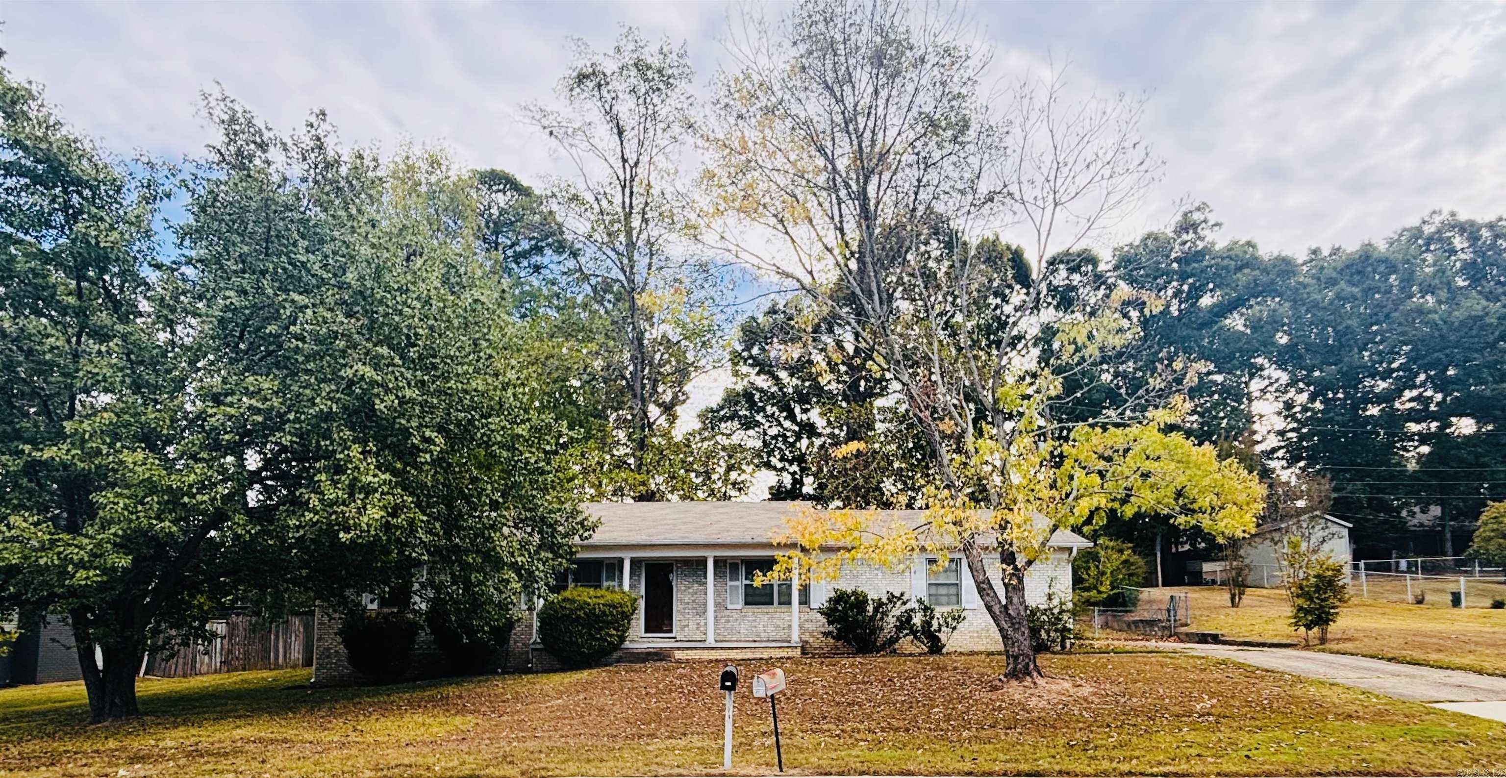 2017 E Lakeview Drive Property Photo 1