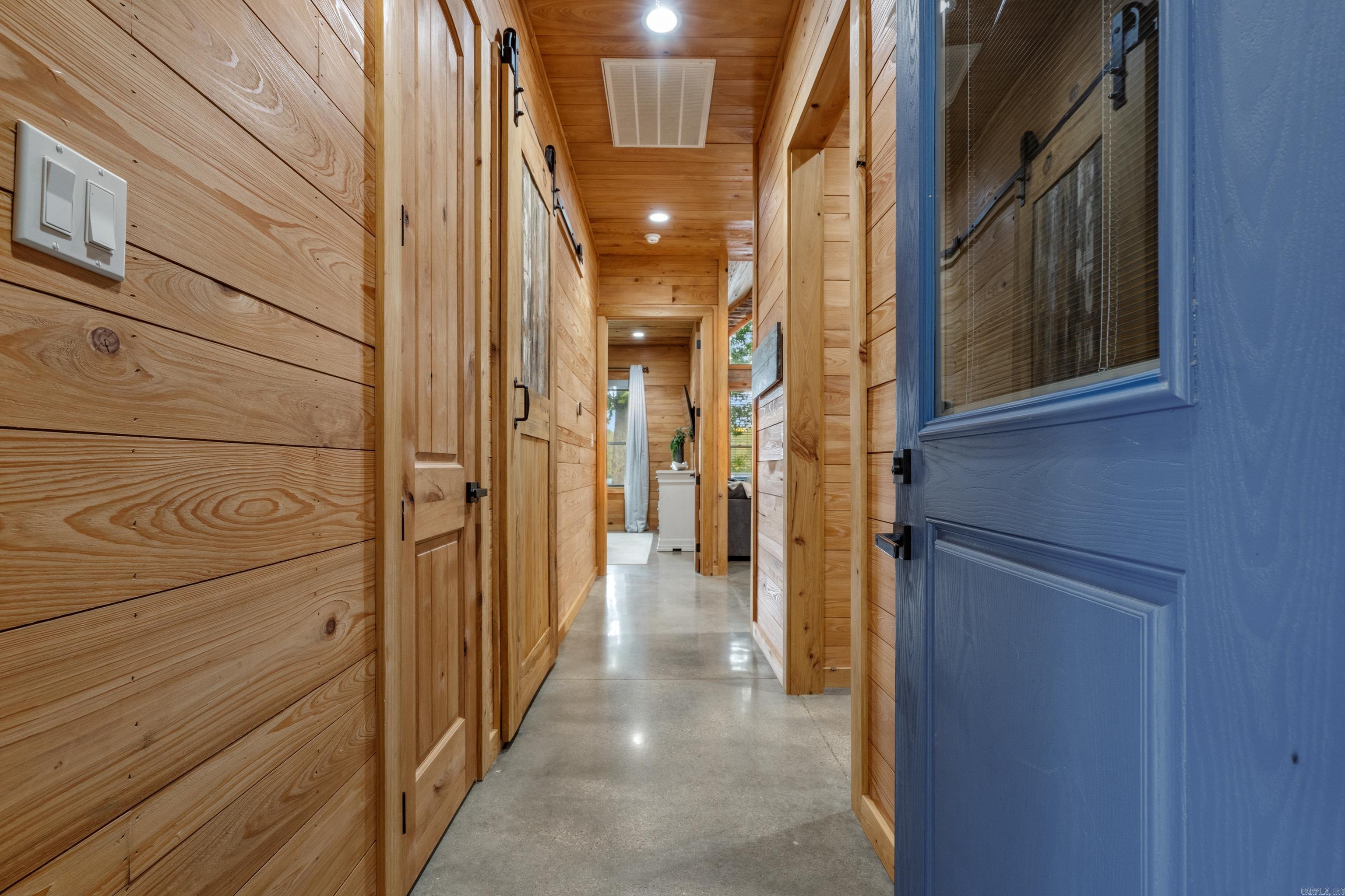 221 Scenic Drive Property Photo 4