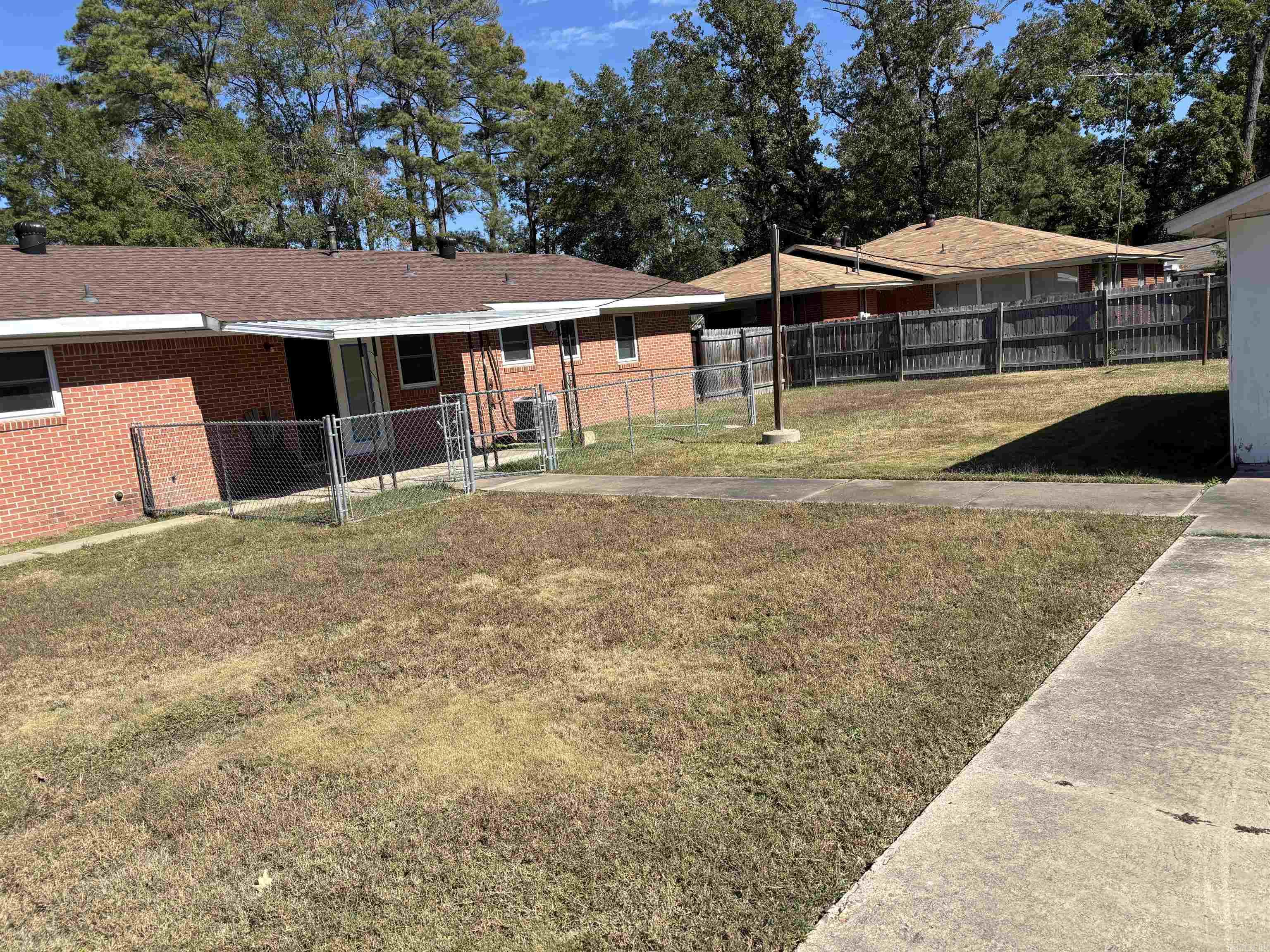 1620 W 32nd Avenue Property Photo 2