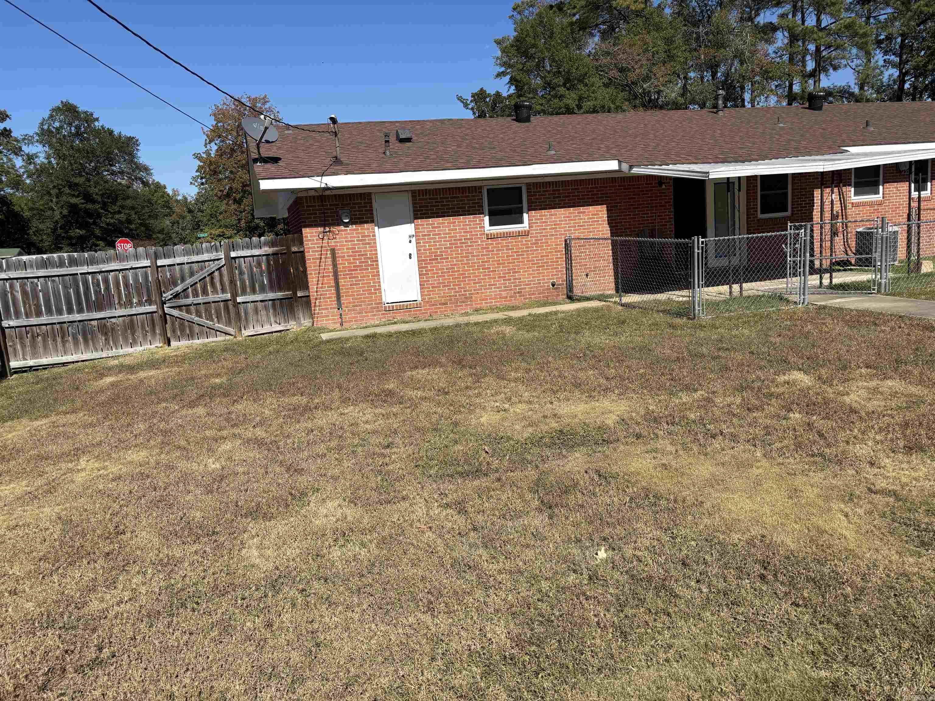 1620 W 32nd Avenue Property Photo 3
