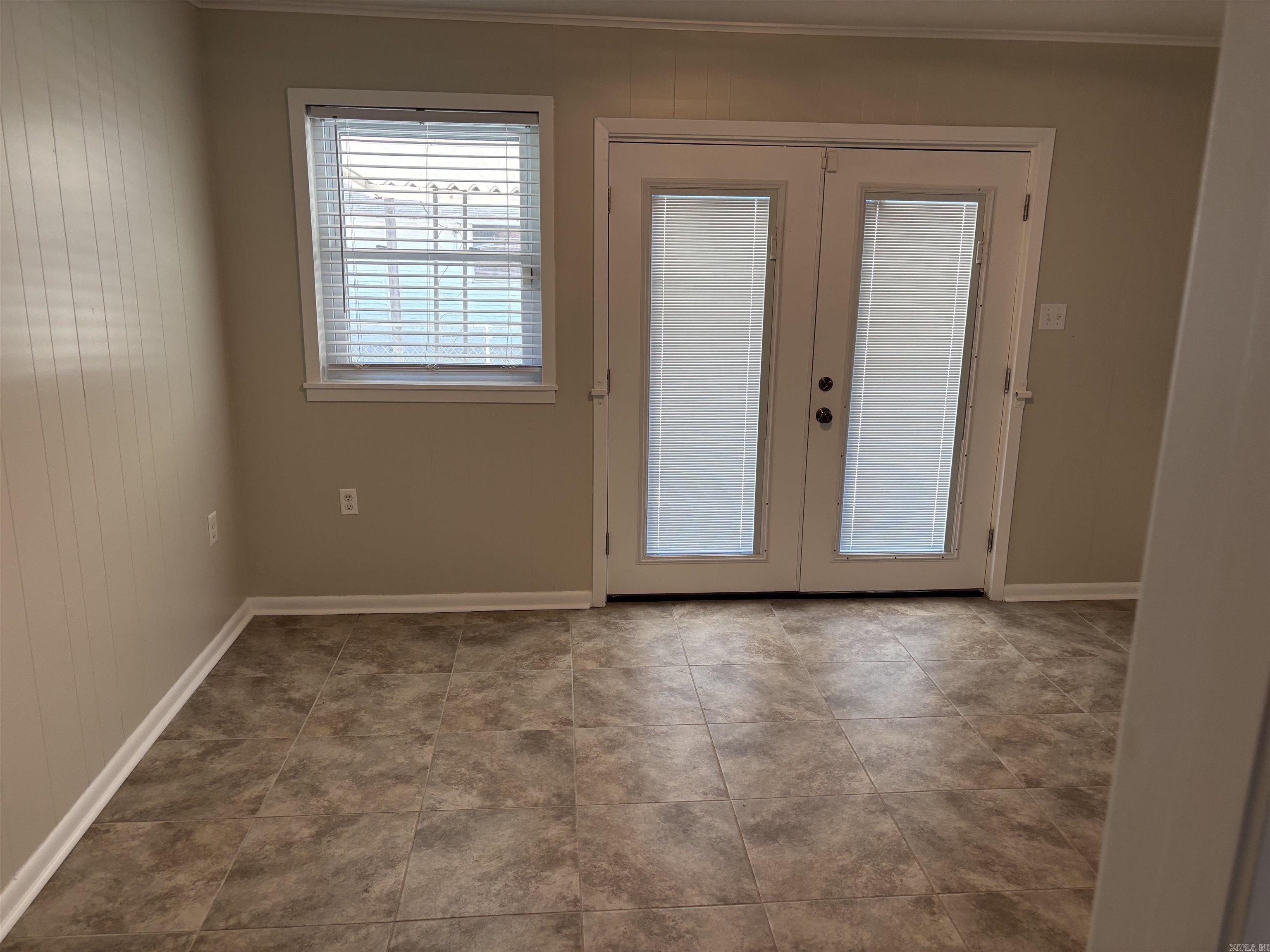 1620 W 32nd Avenue Property Photo 5