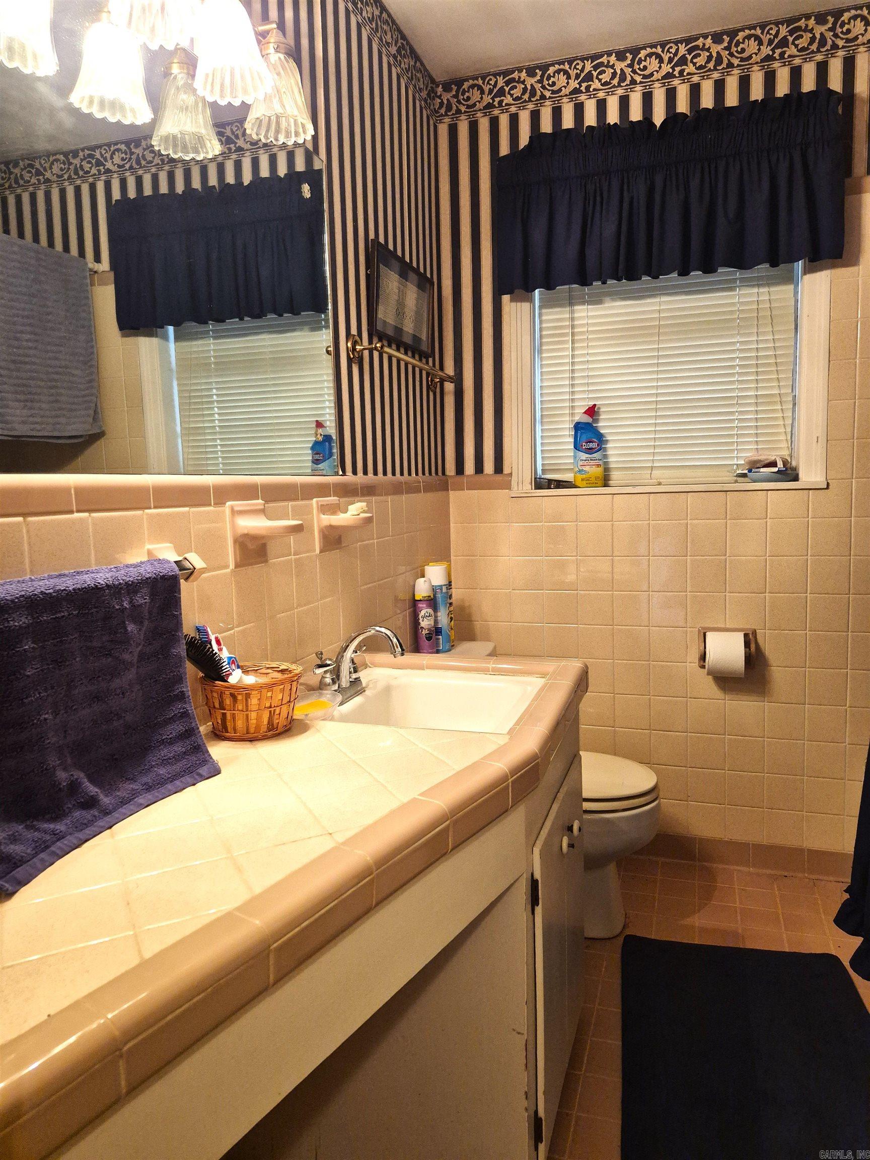 4001 S Fir Property Photo 9