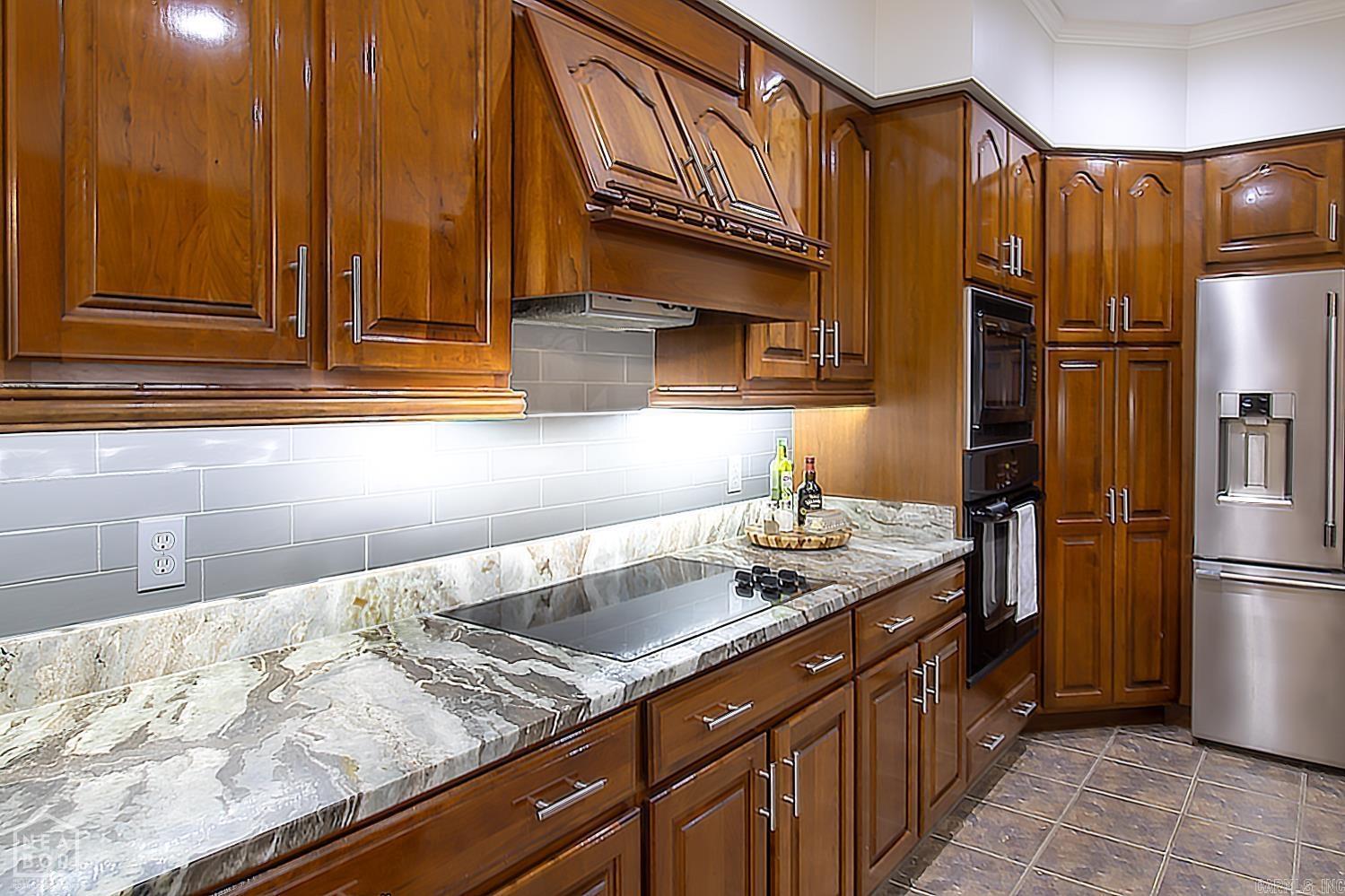 3921 Towering Oaks Drive Property Photo 9