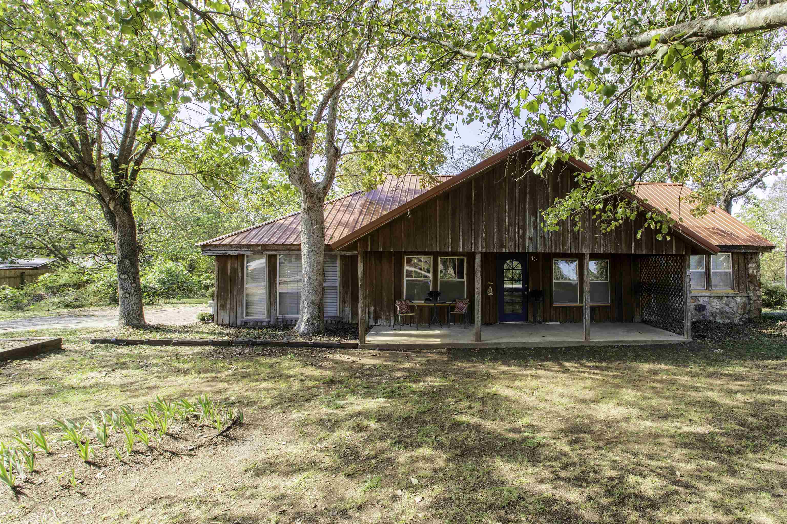 101 Greyhound Circle Property Photo 1