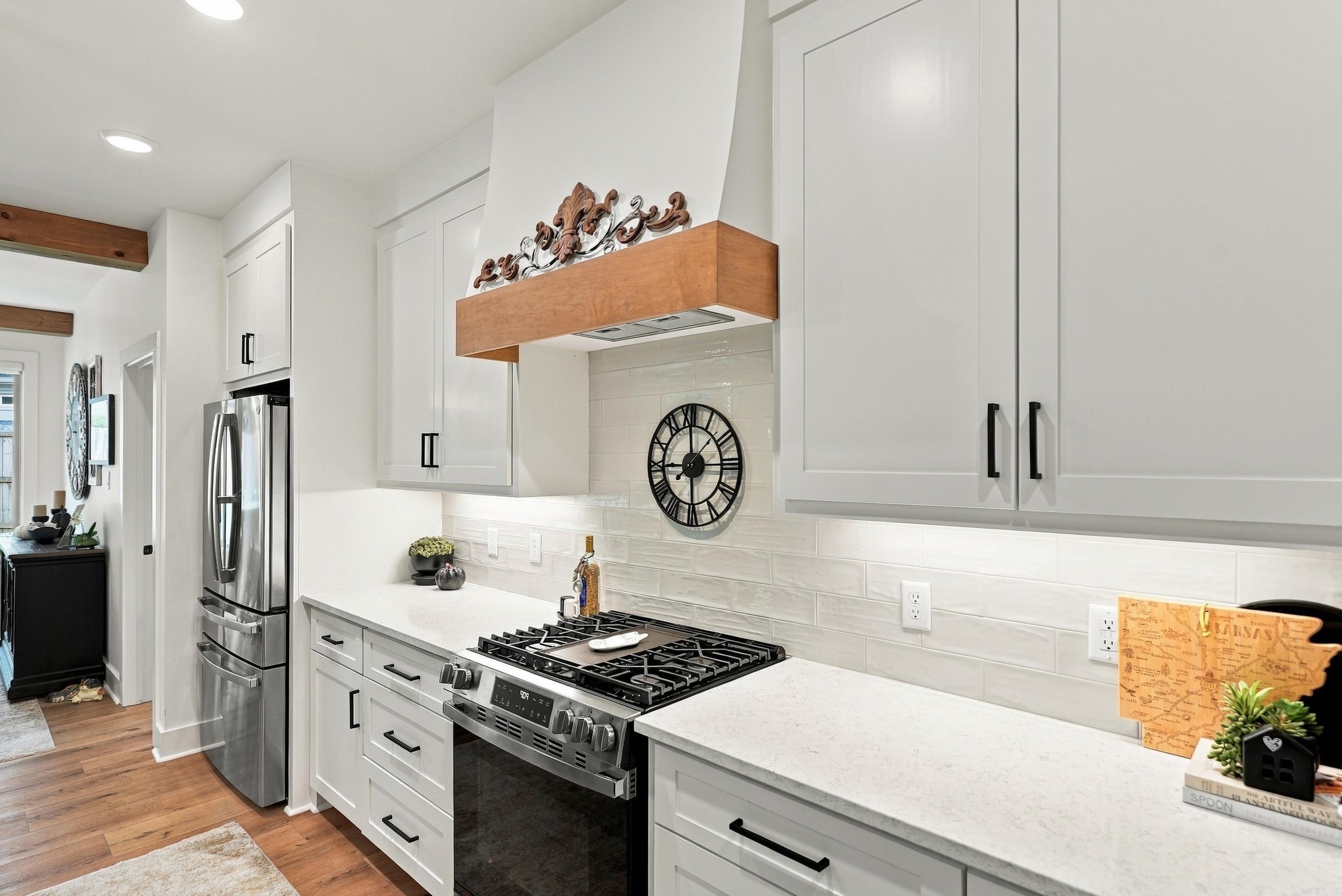5701 Red Leaf Property Photo 6