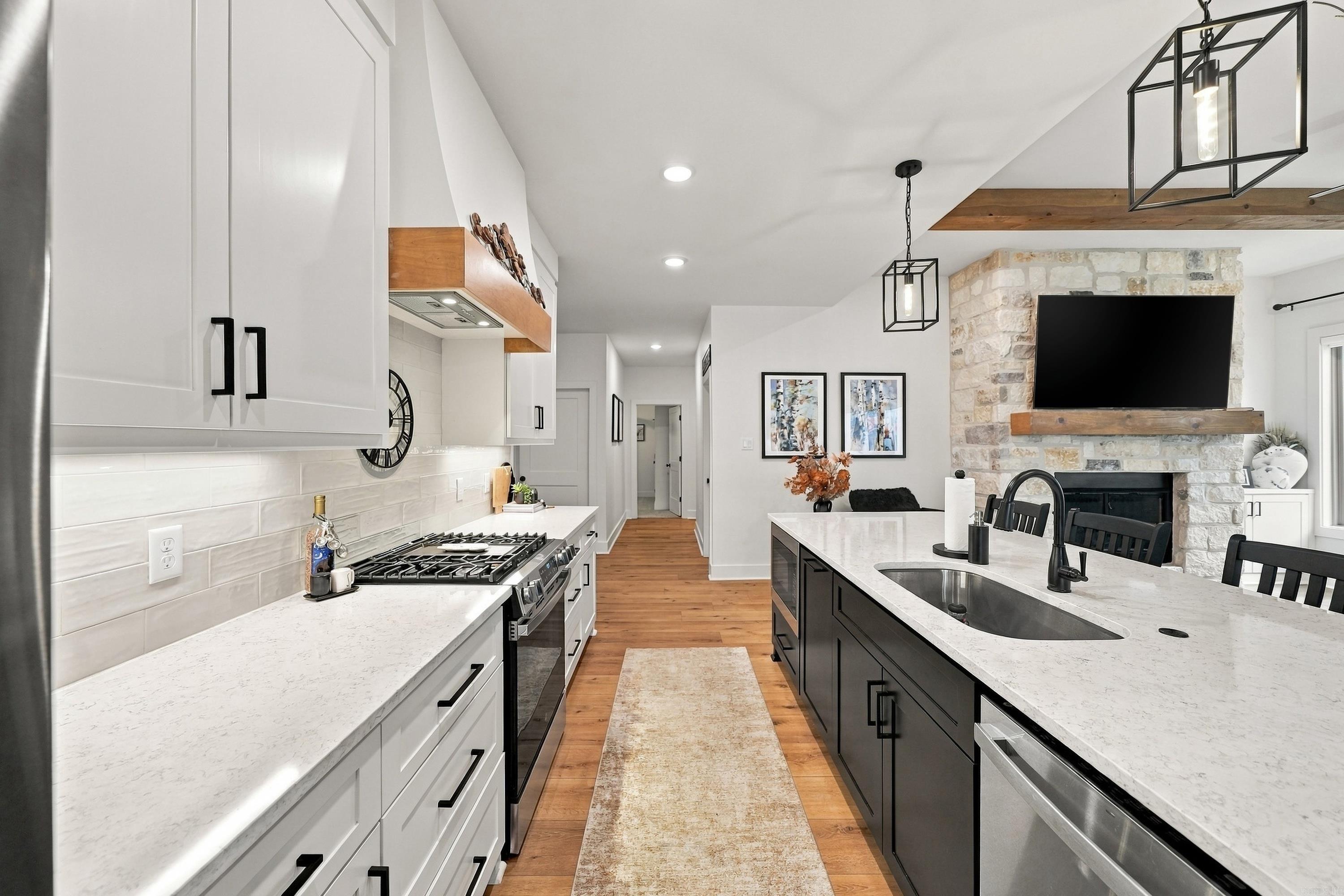 5701 Red Leaf Property Photo 8