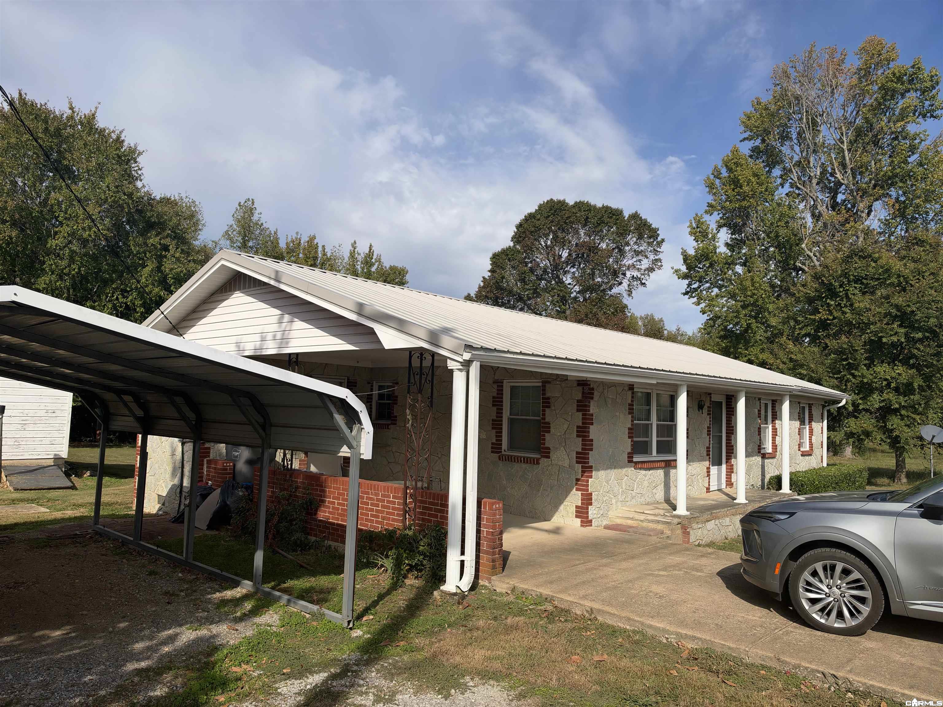 6285 N St Louis Street Property Photo 2