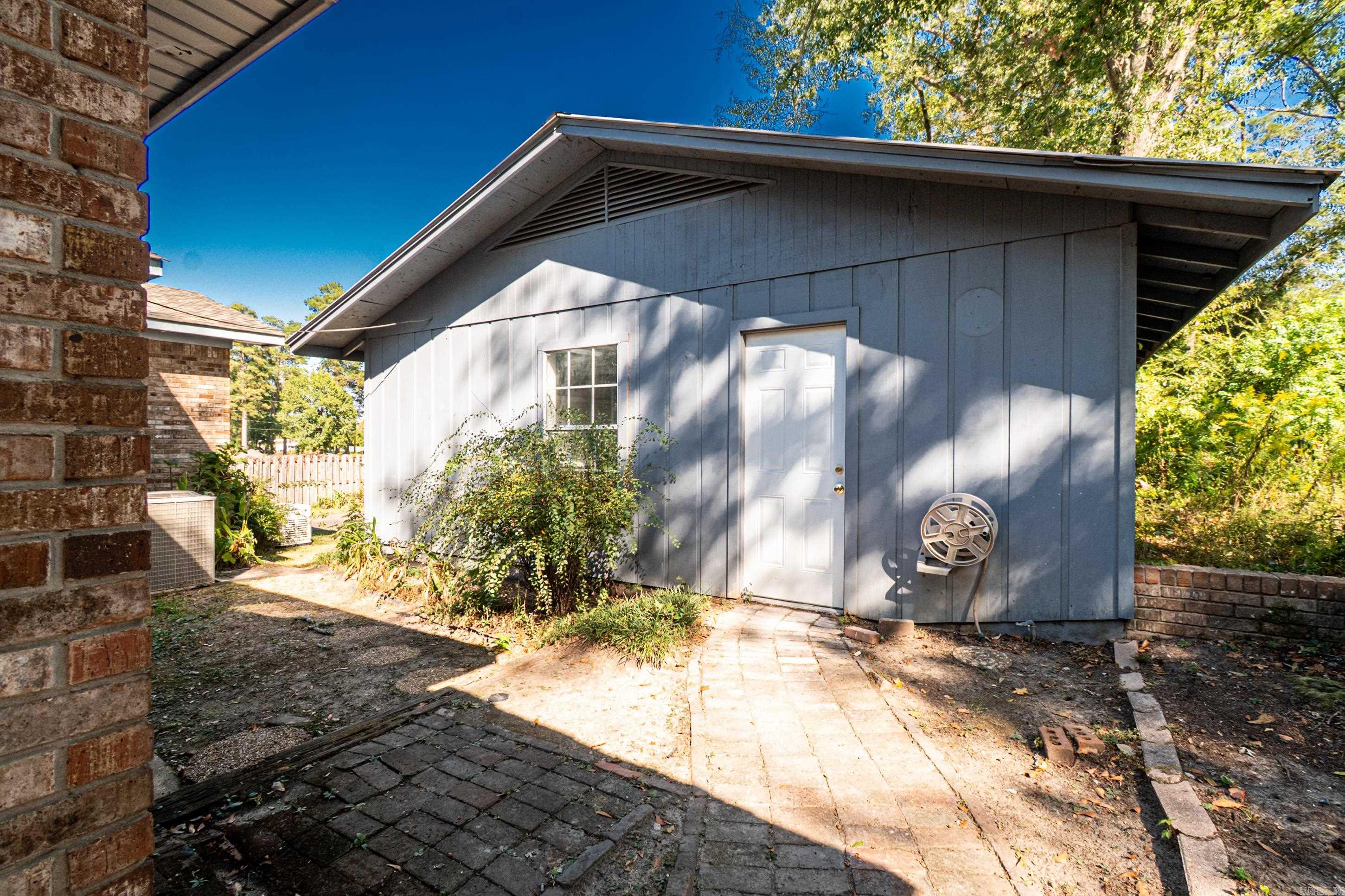1003 Broadway St Property Photo 4