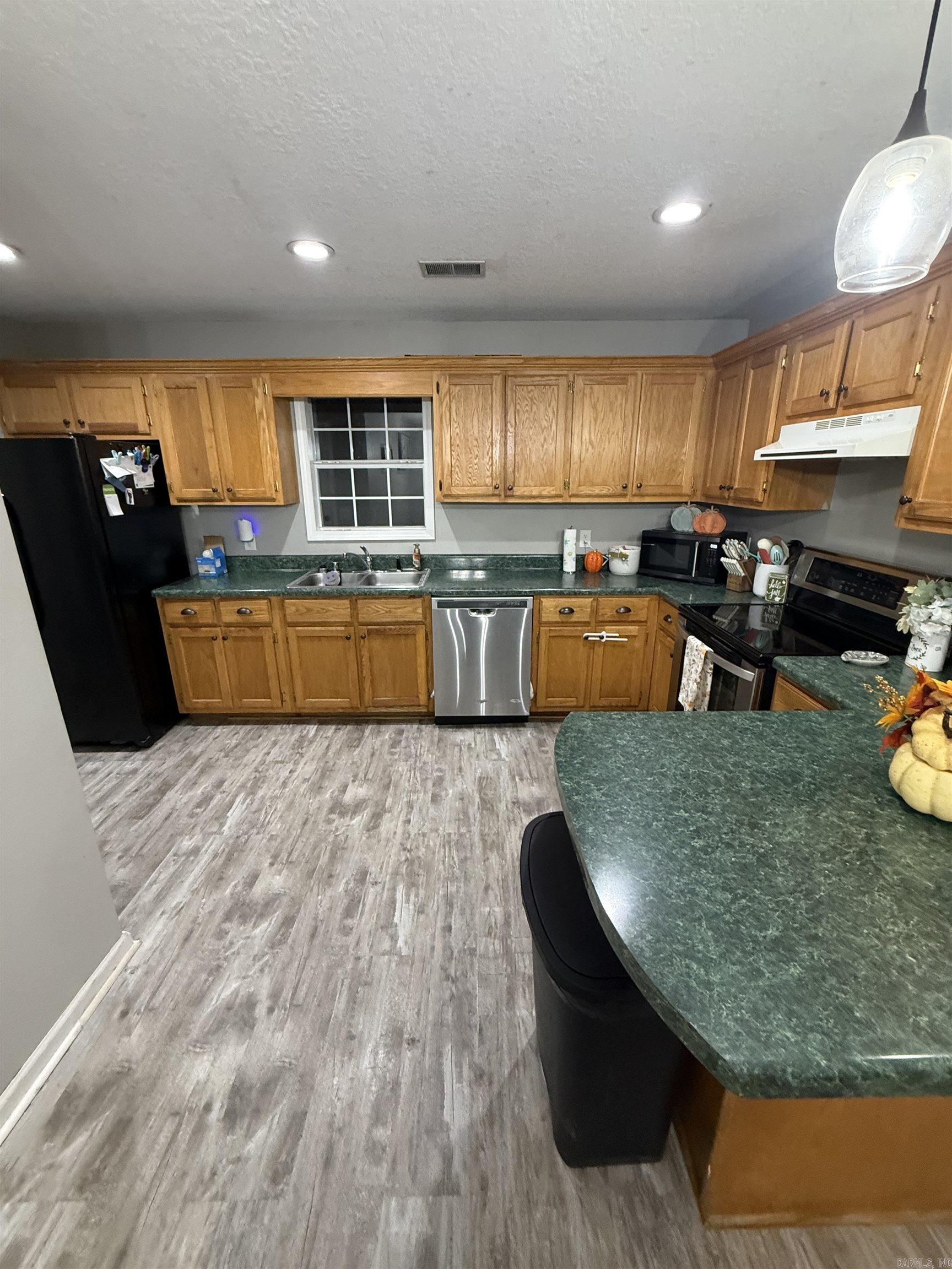 2907 Clifft Street Property Photo 4