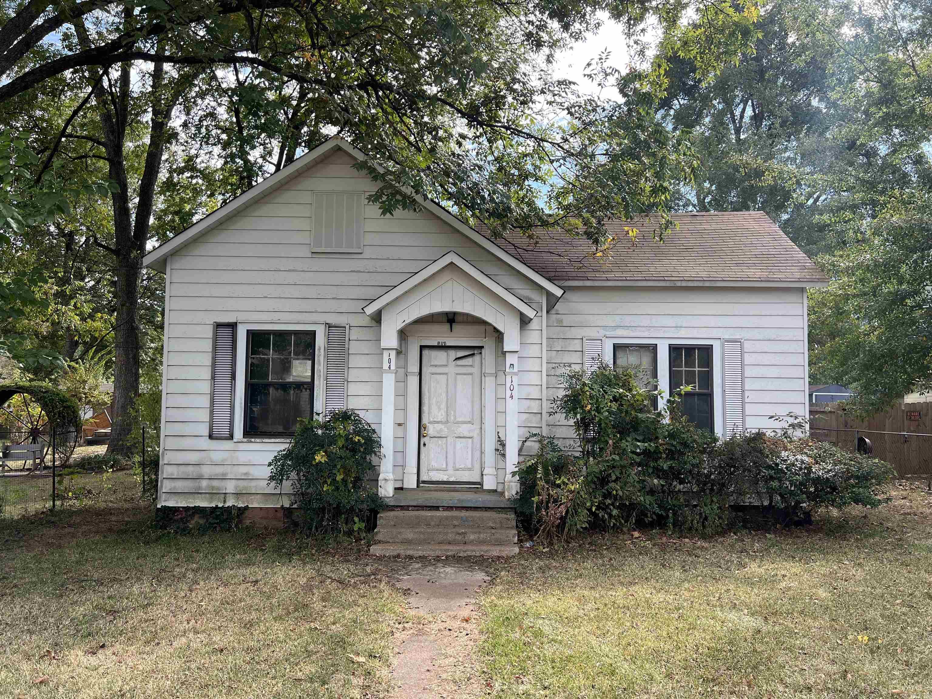 104 Arch St Property Photo 1