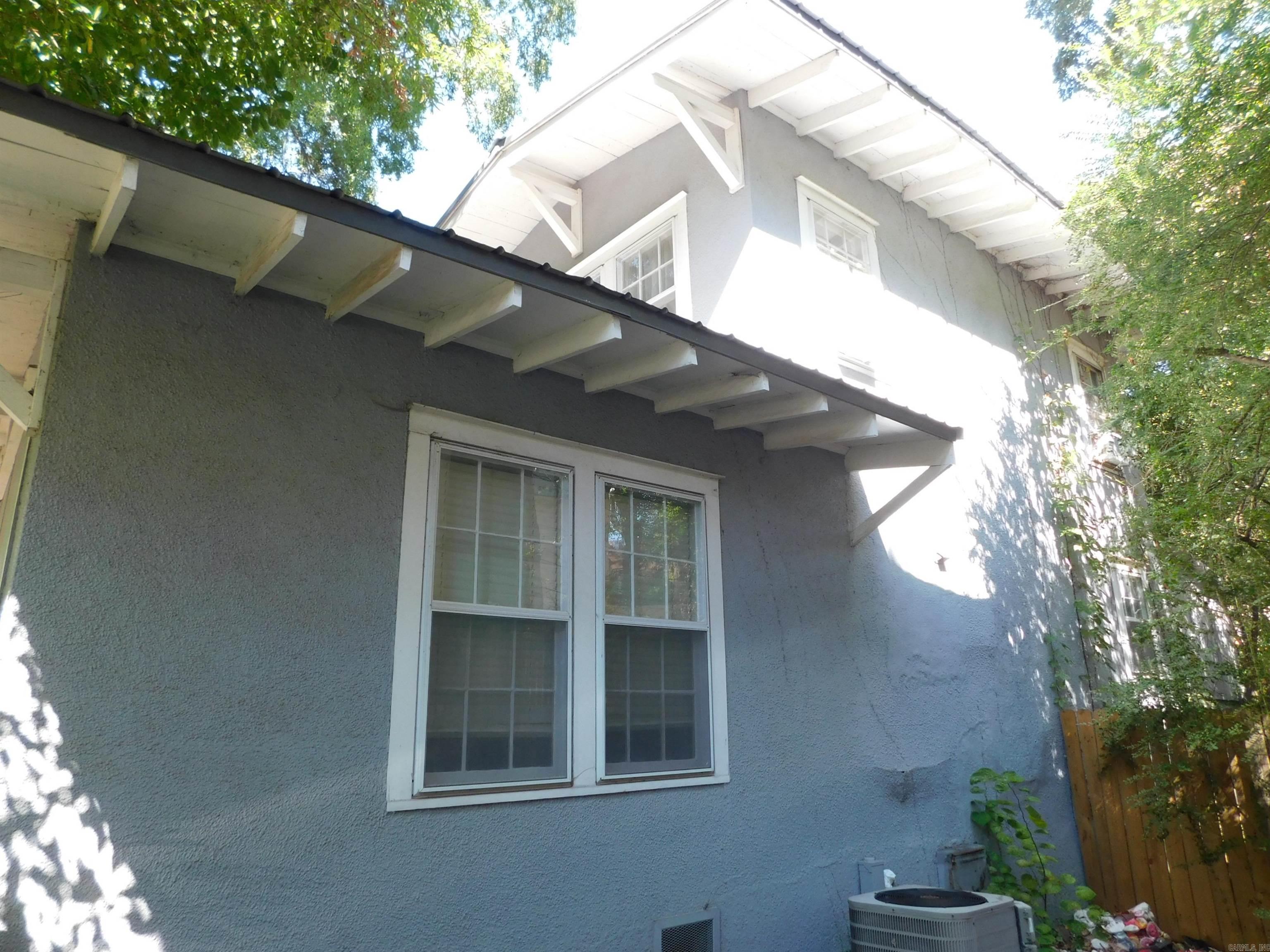 303 Fairfax Property Photo 5