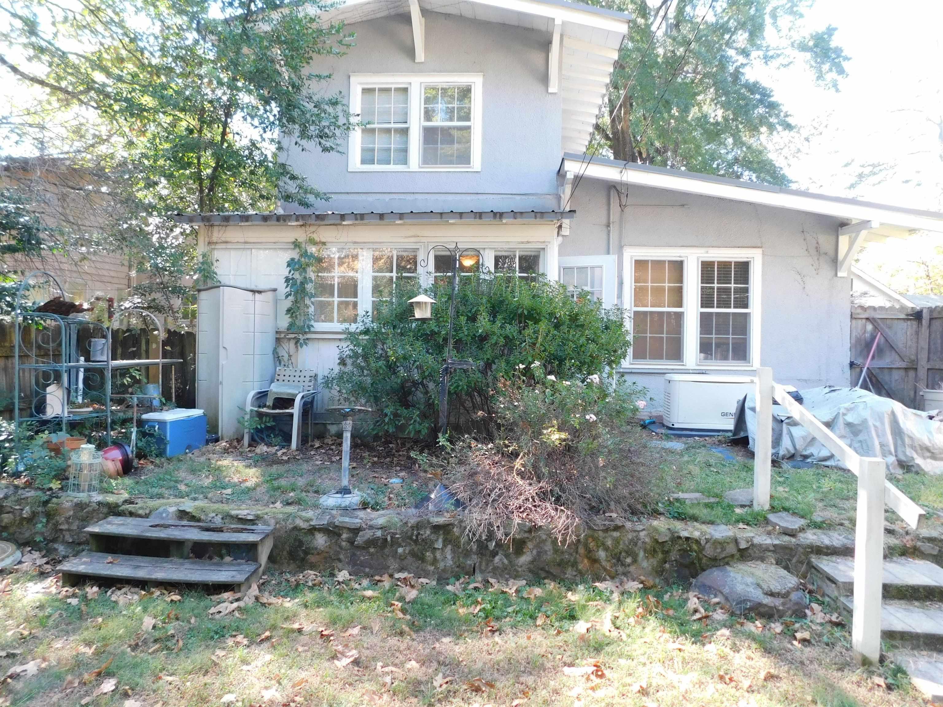 303 Fairfax Property Photo 6