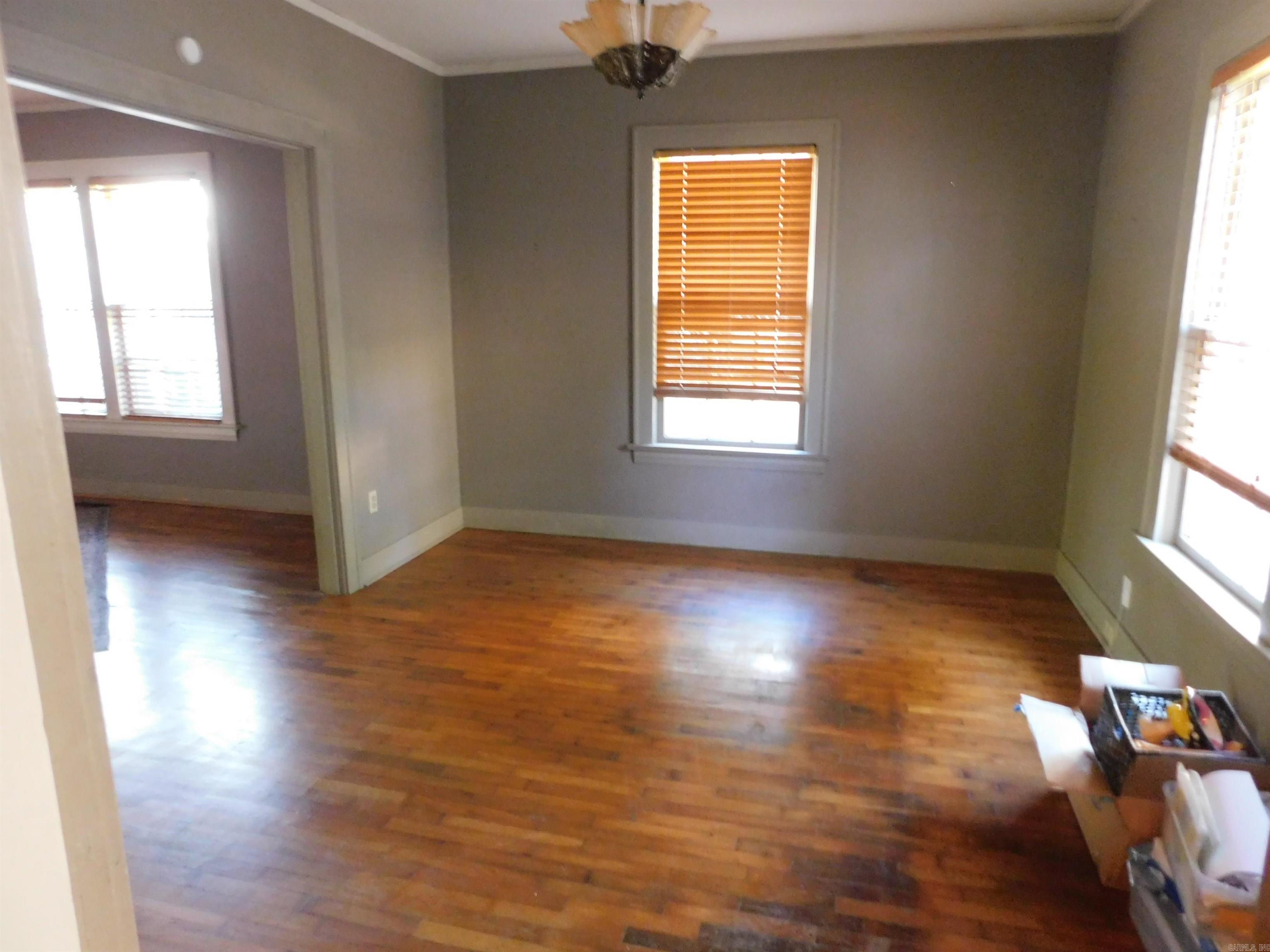 303 Fairfax Property Photo 8