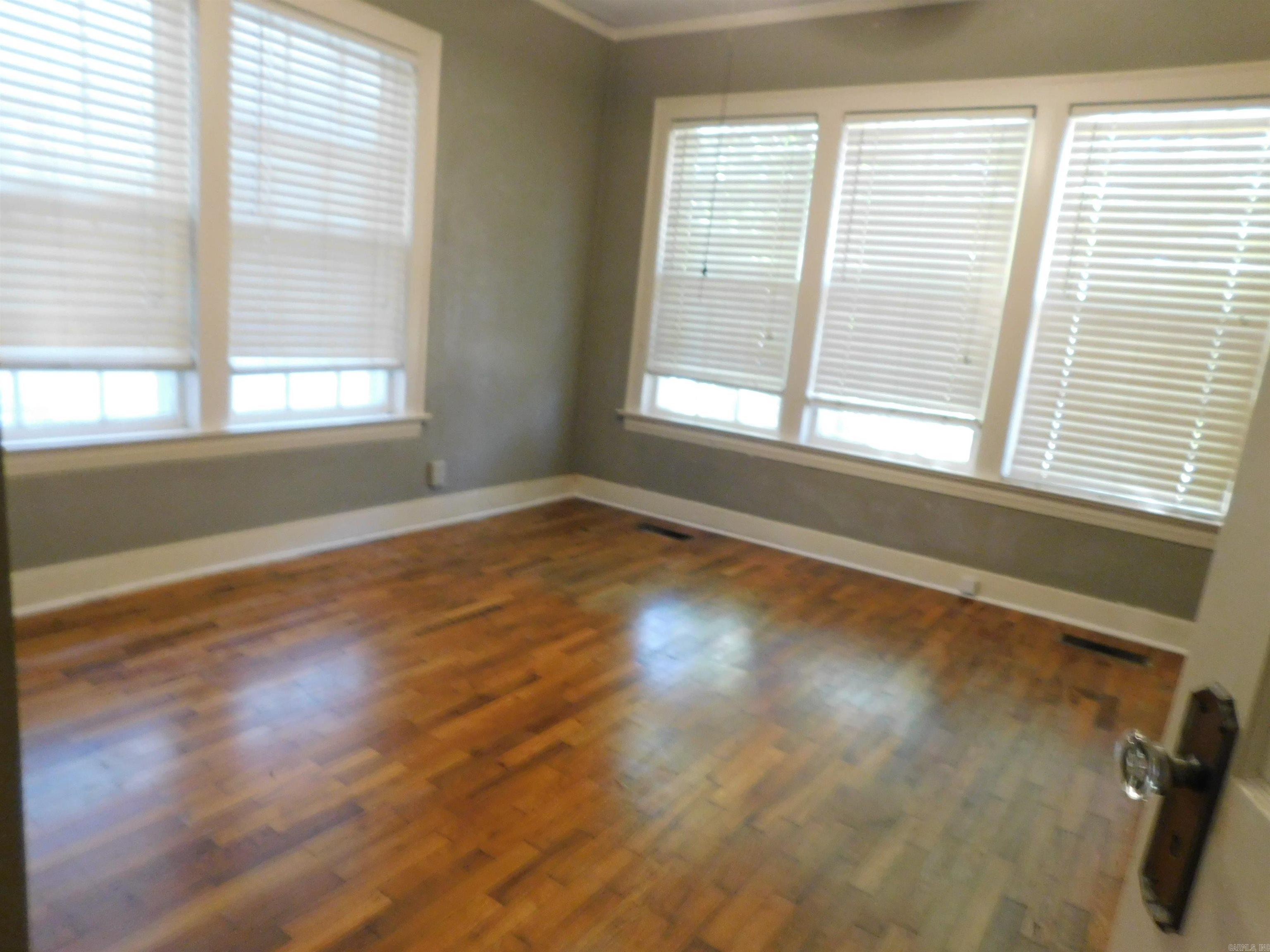 303 Fairfax Property Photo 9