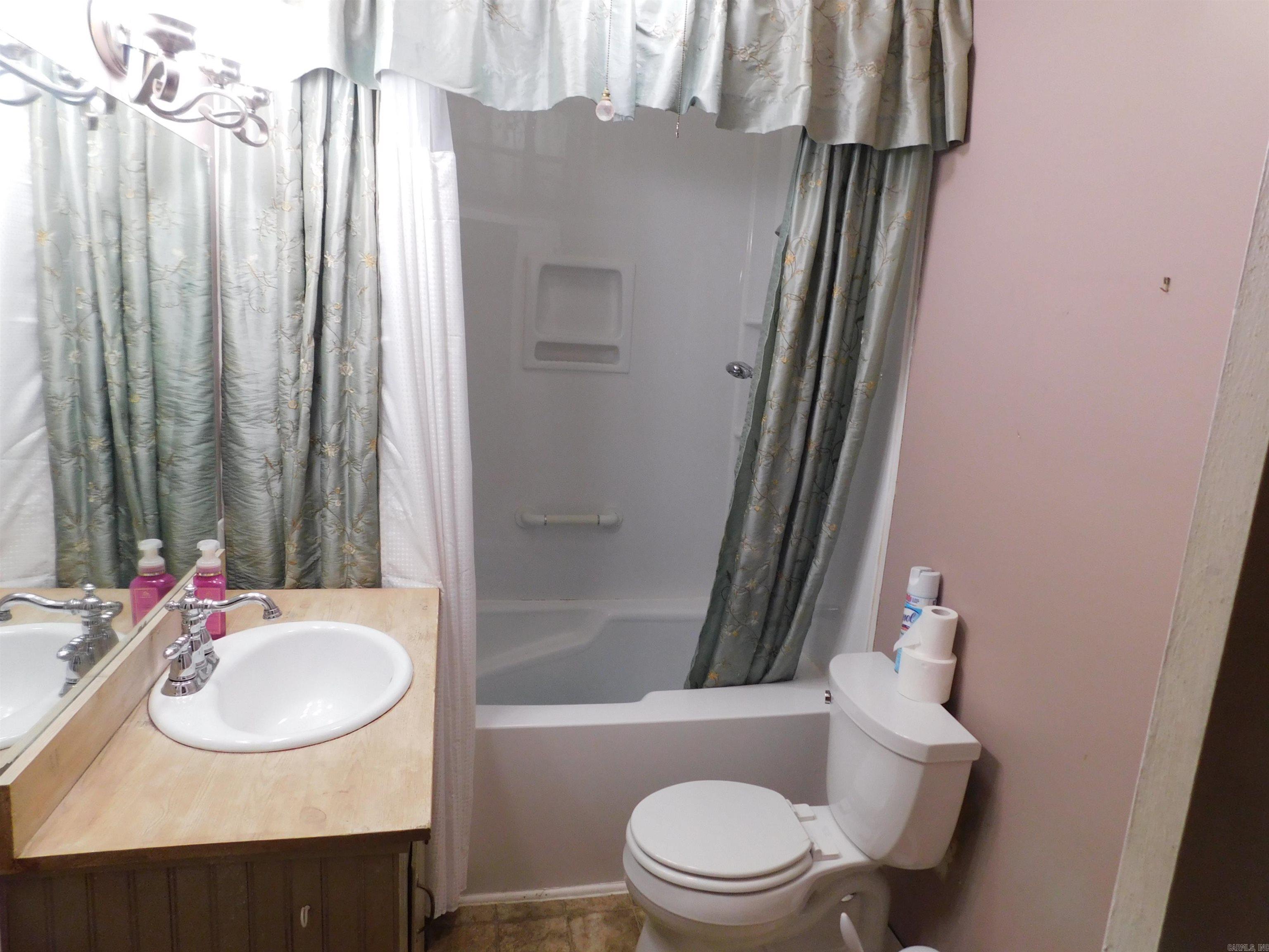 303 Fairfax Property Photo 11