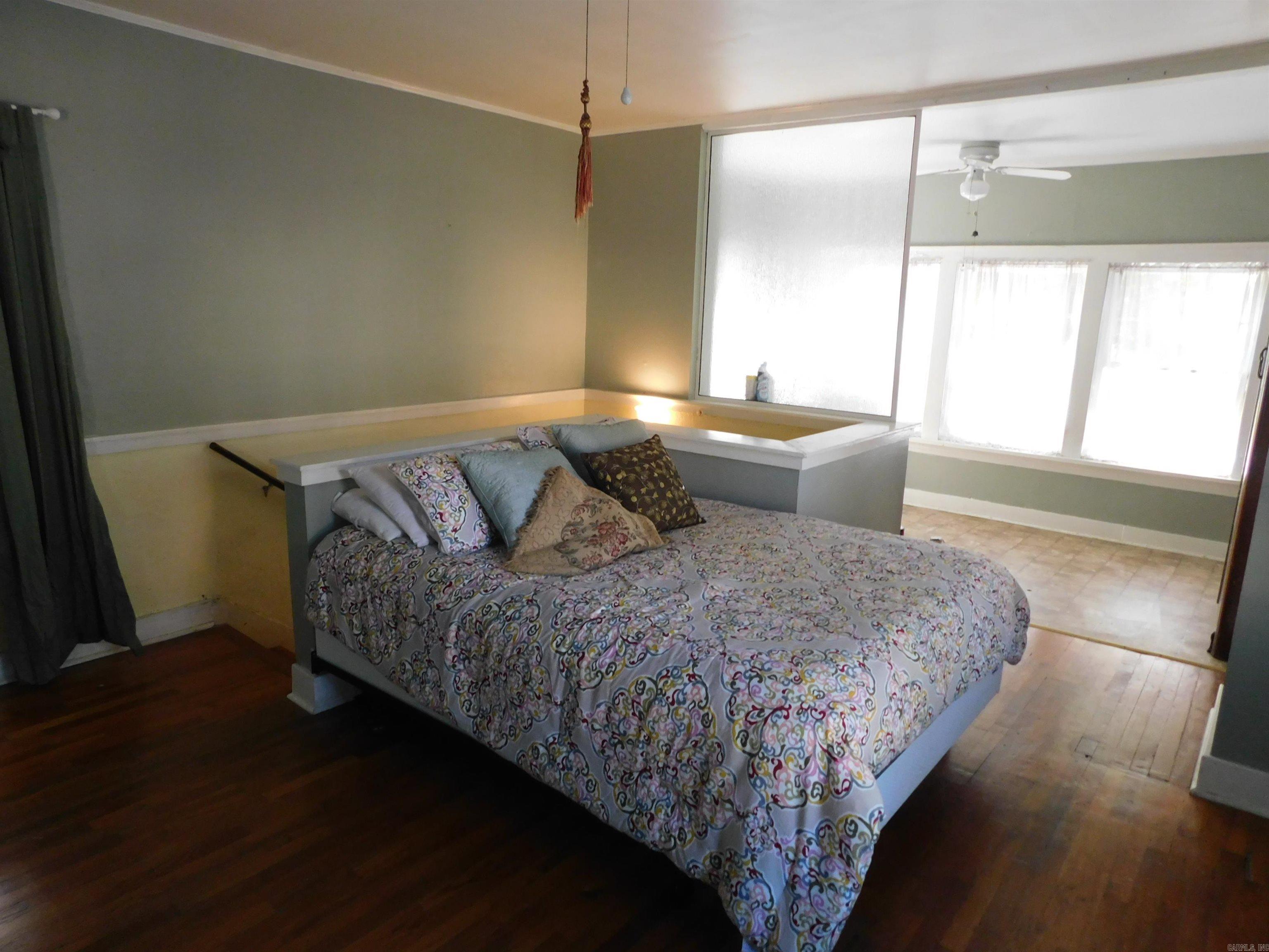 303 Fairfax Property Photo 13