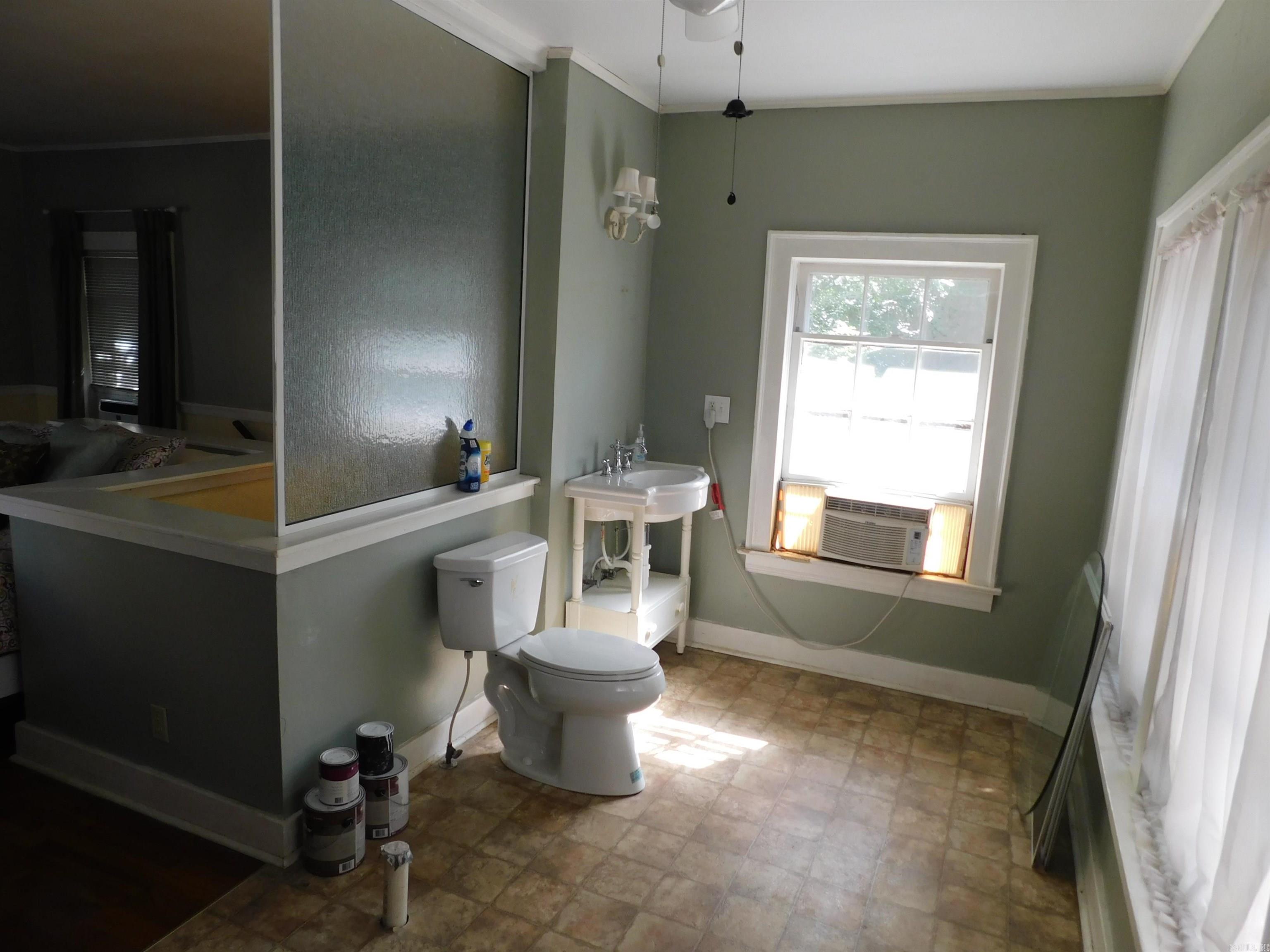 303 Fairfax Property Photo 14