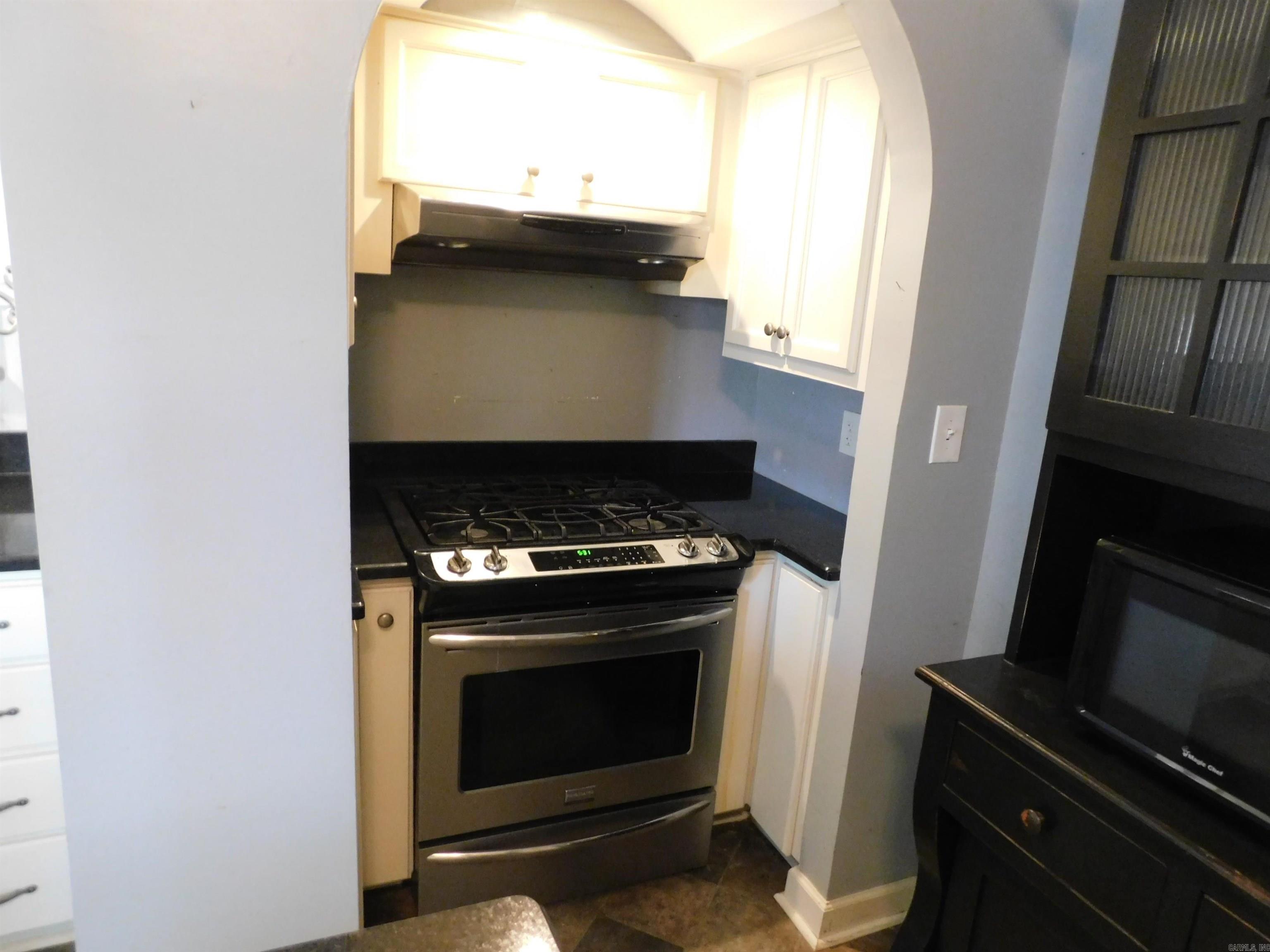 303 Fairfax Property Photo 19