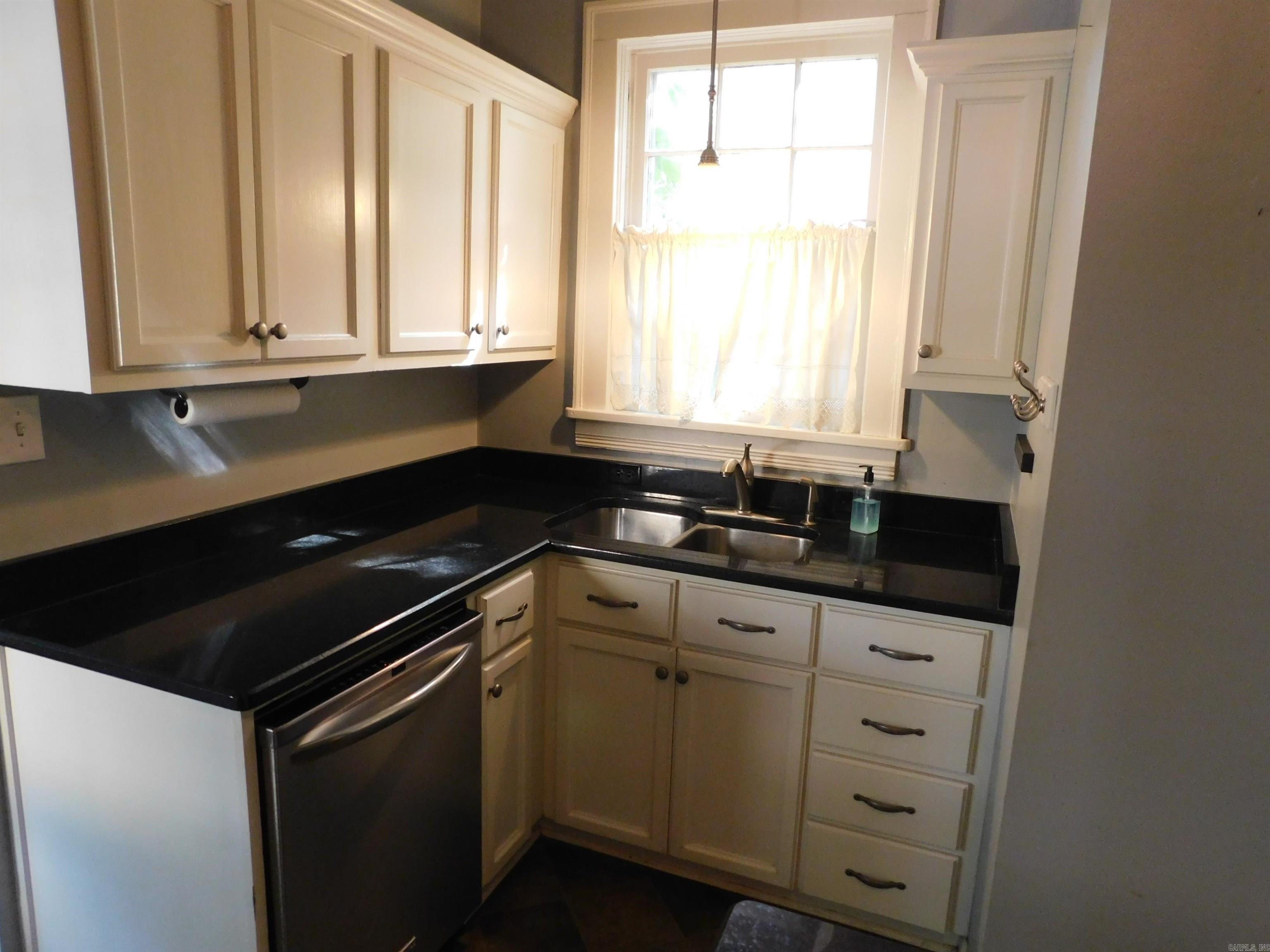 303 Fairfax Property Photo 20
