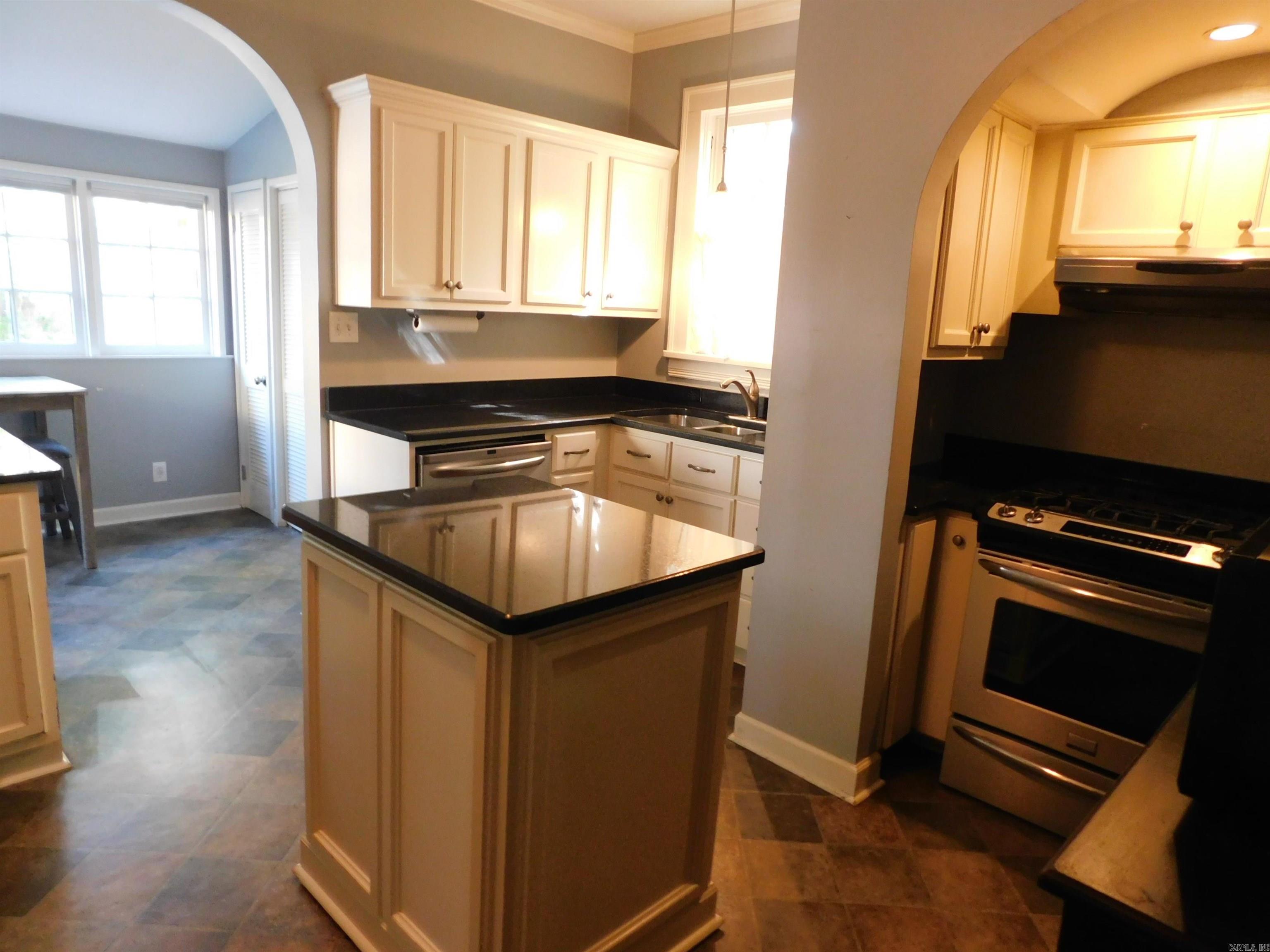 303 Fairfax Property Photo 21