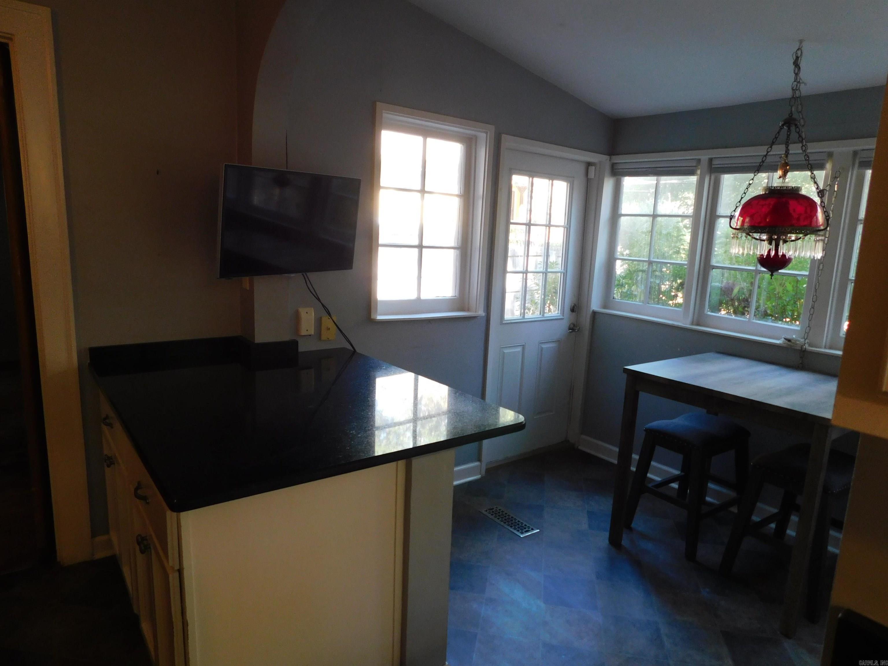 303 Fairfax Property Photo 23