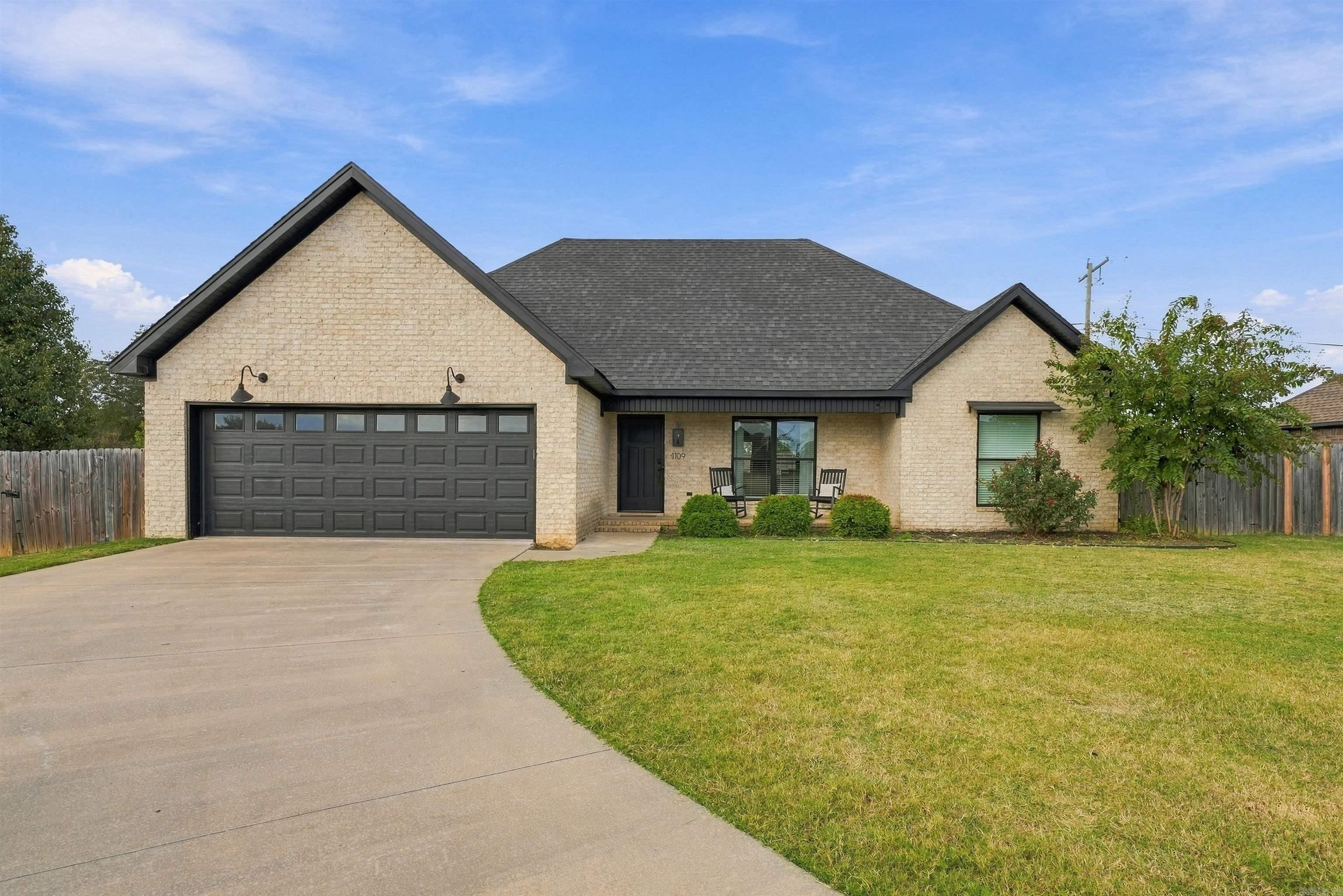 1109 Healstone Cove Property Photo 1