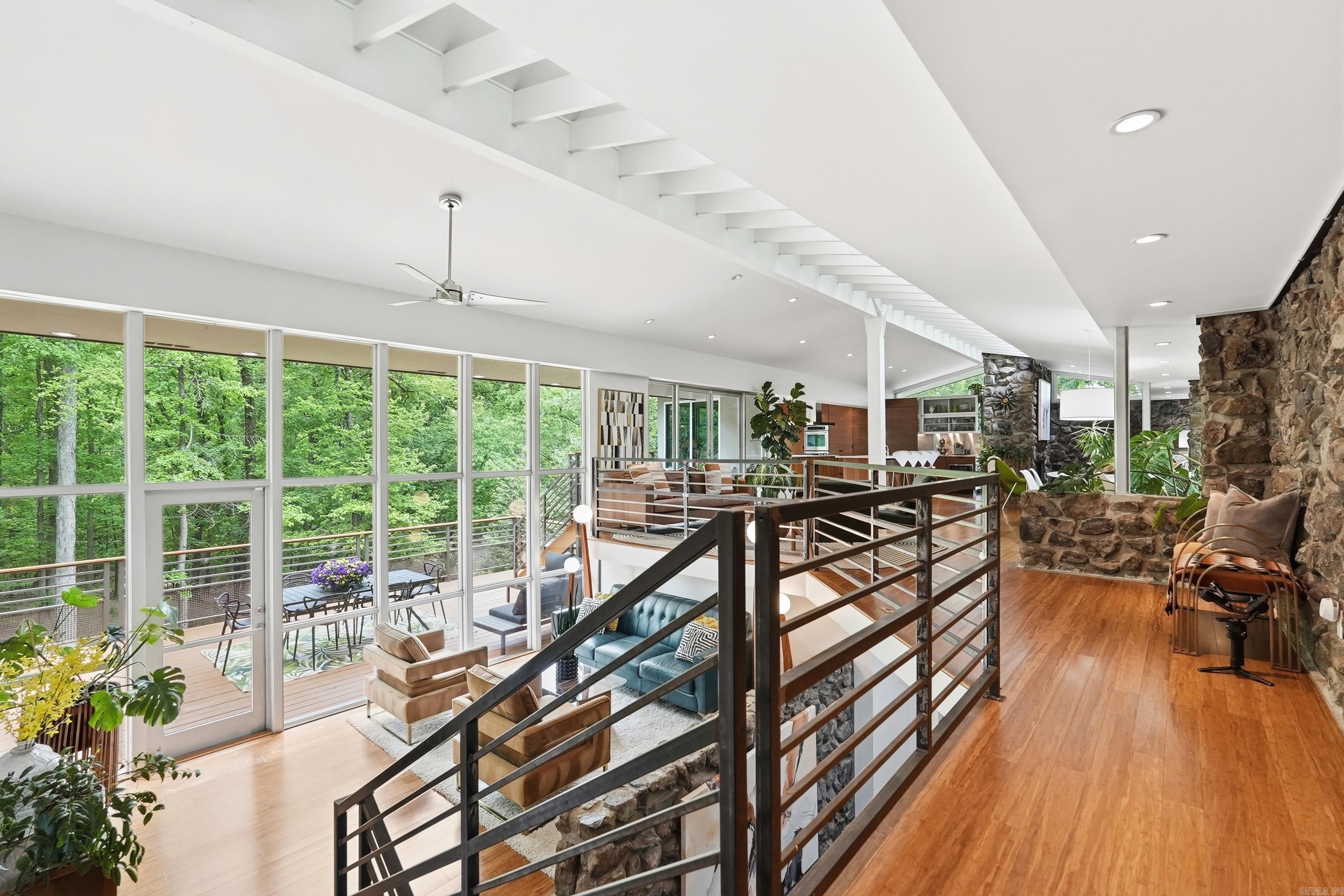 218 Kings Row Drive Property Photo 3