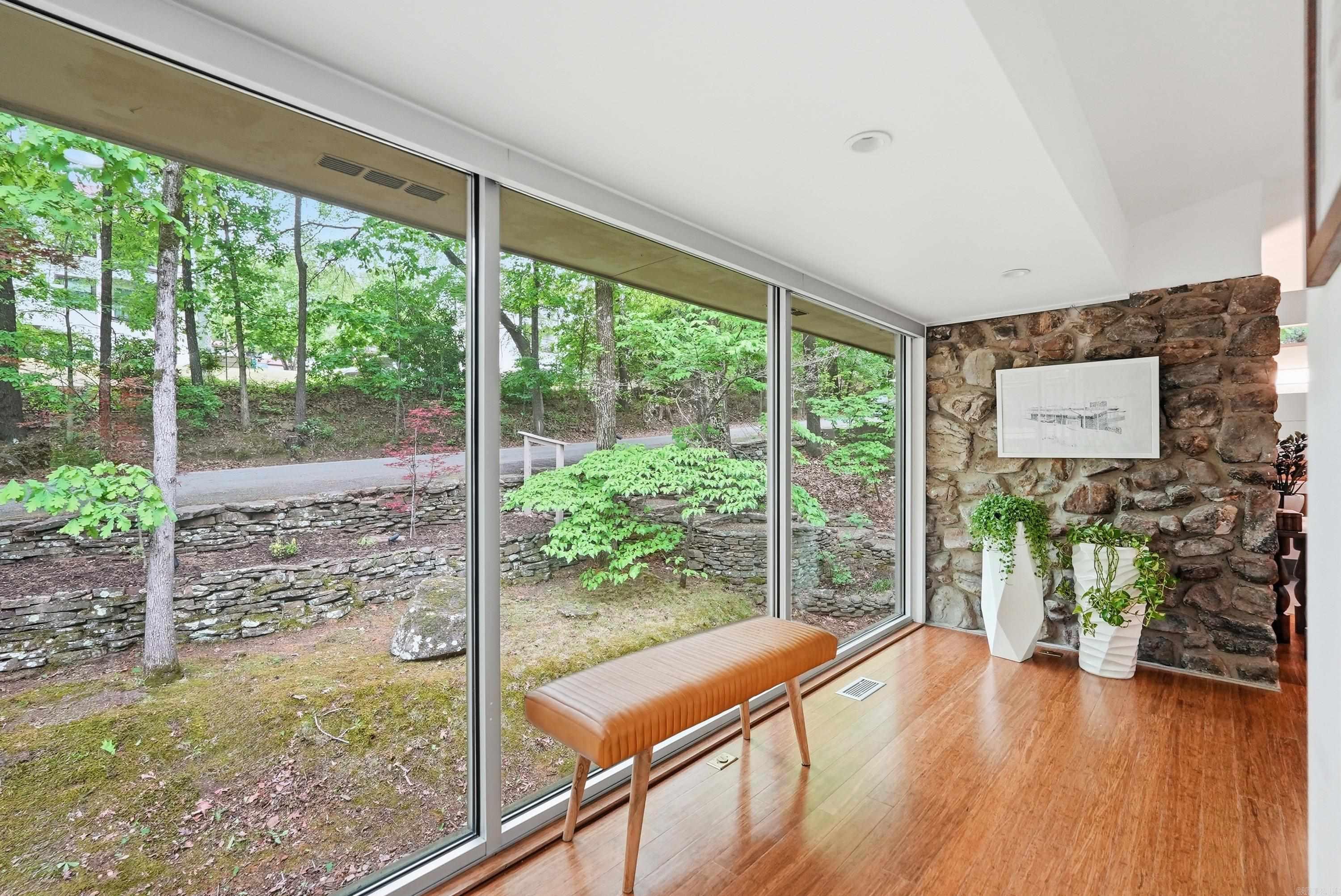 218 Kings Row Drive Property Photo 8