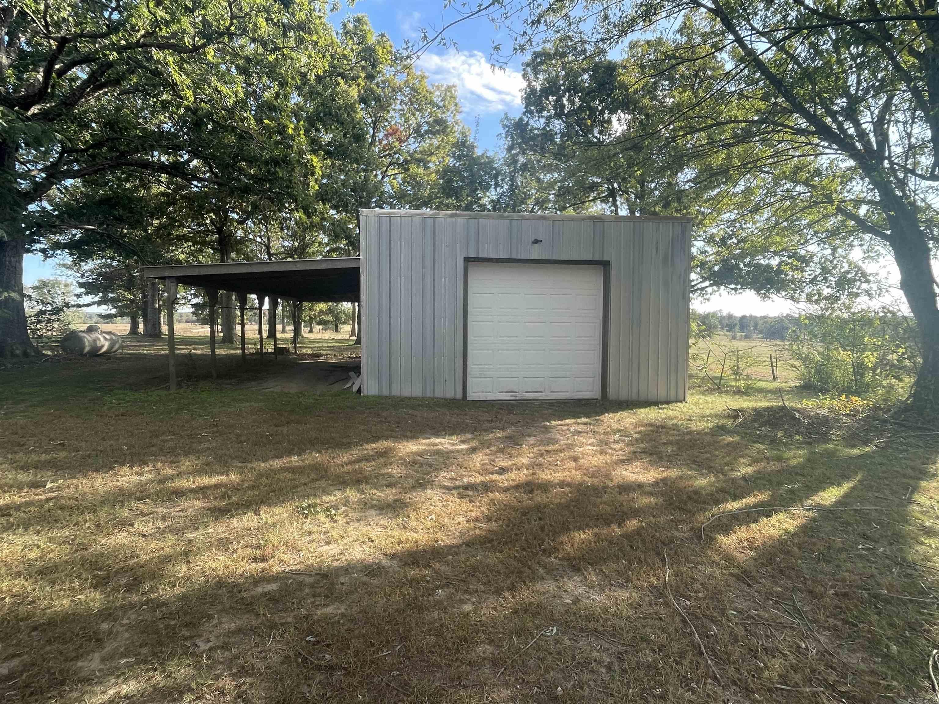 895 Coleman Morris Rd Property Photo 4