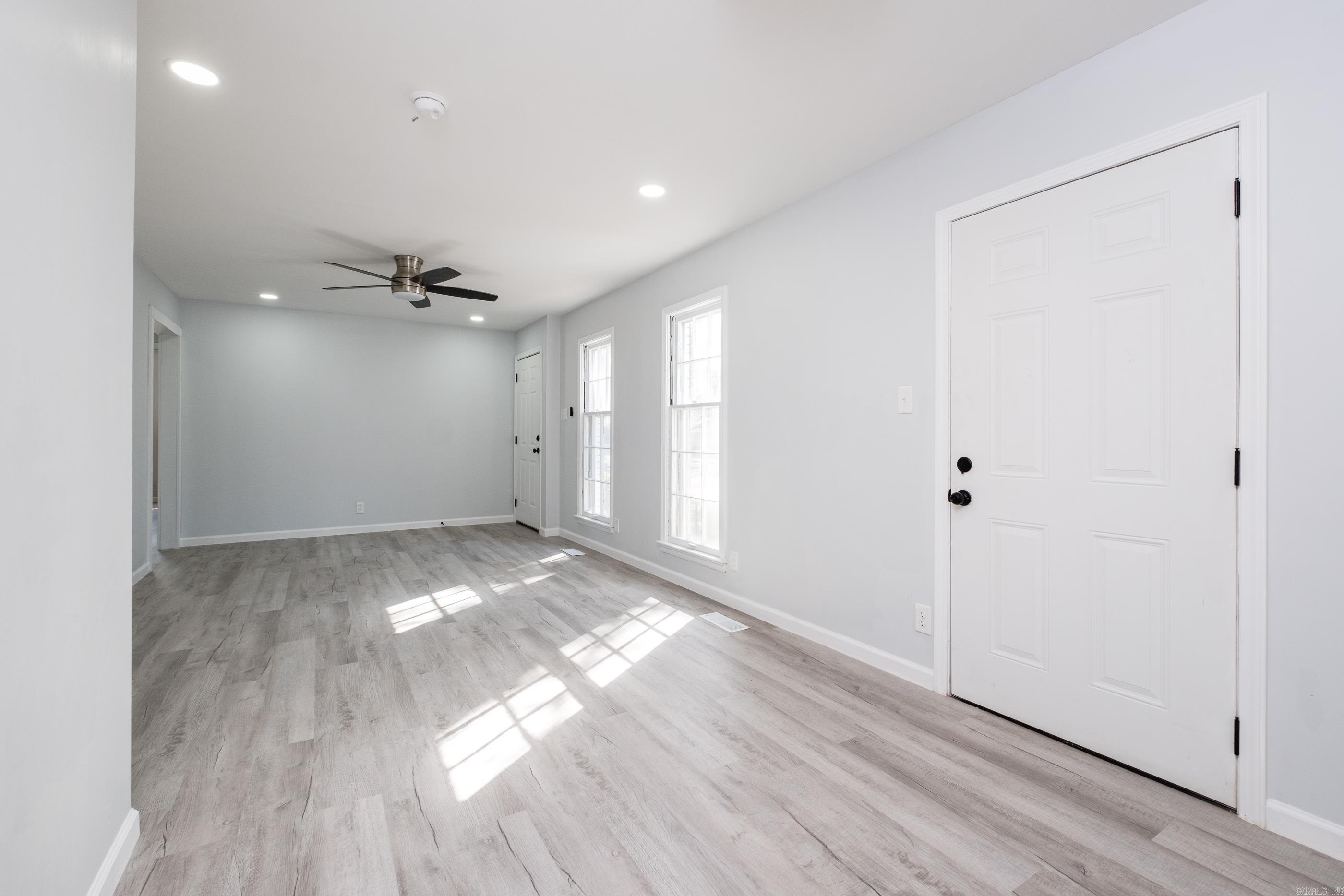 500 Vinson St Property Photo 6