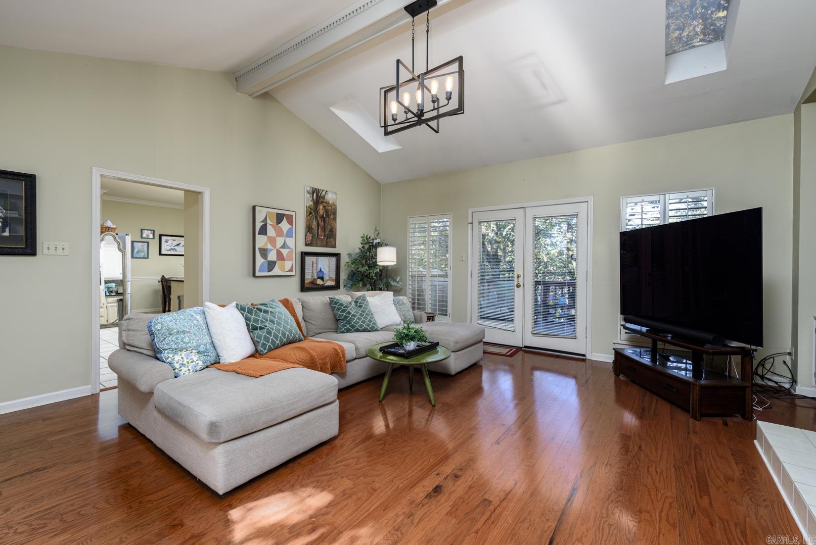 4514 Old Oak Drive Property Photo 4