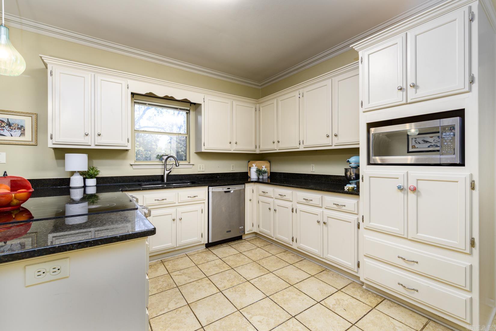 4514 Old Oak Drive Property Photo 8