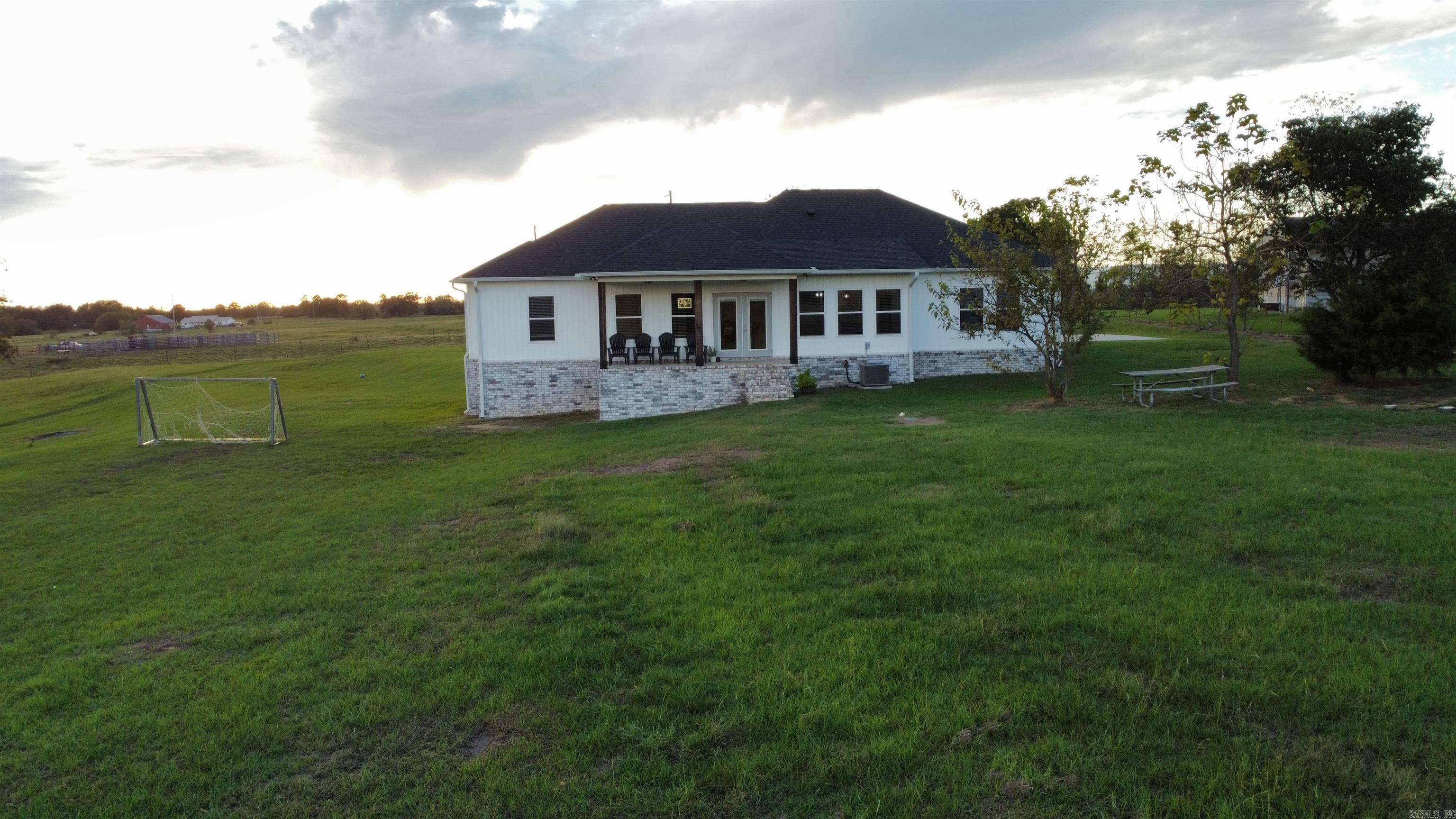 392 County Road 3333 Property Photo 37