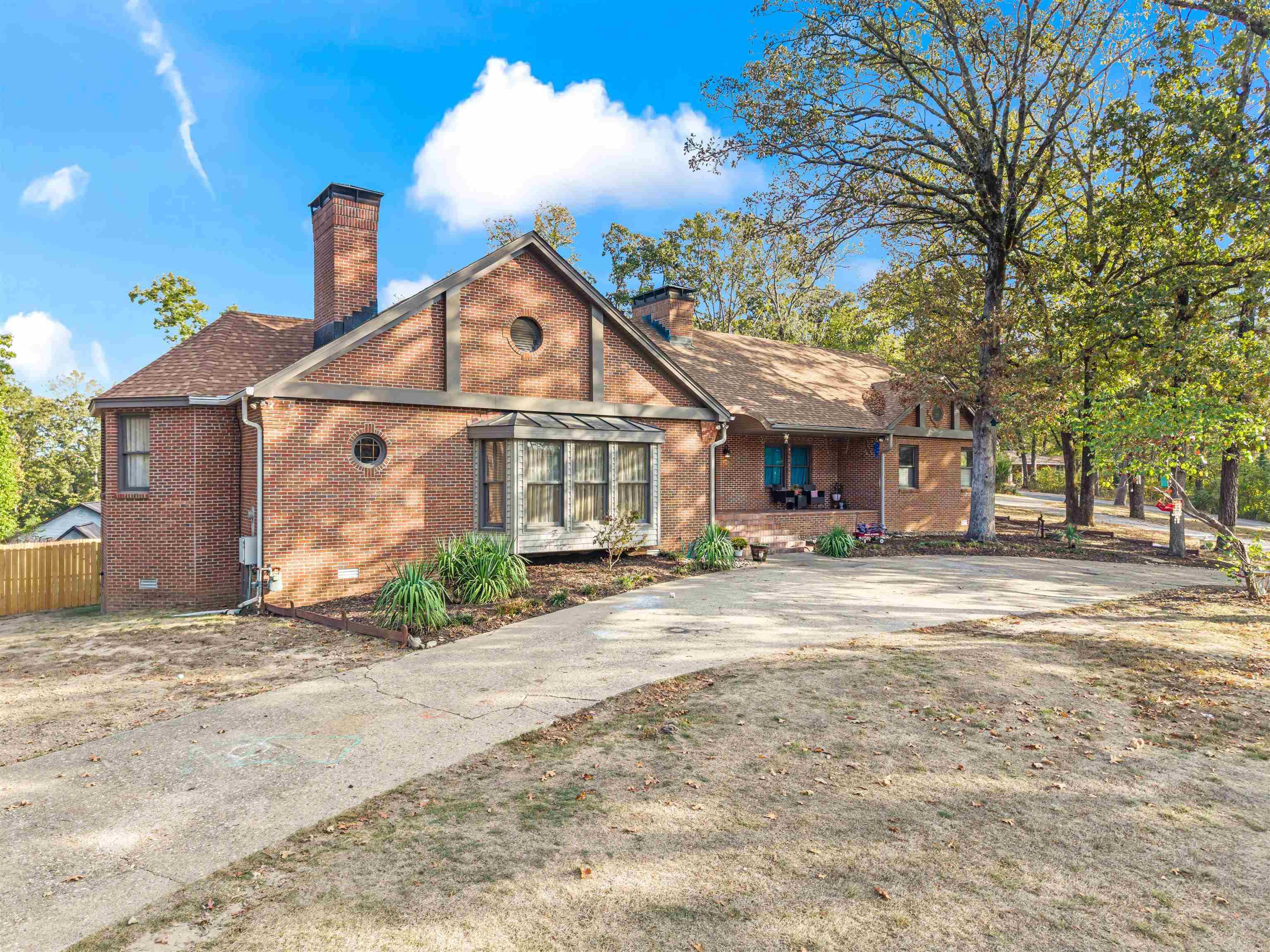 301 Bellaire Drive Property Photo 1