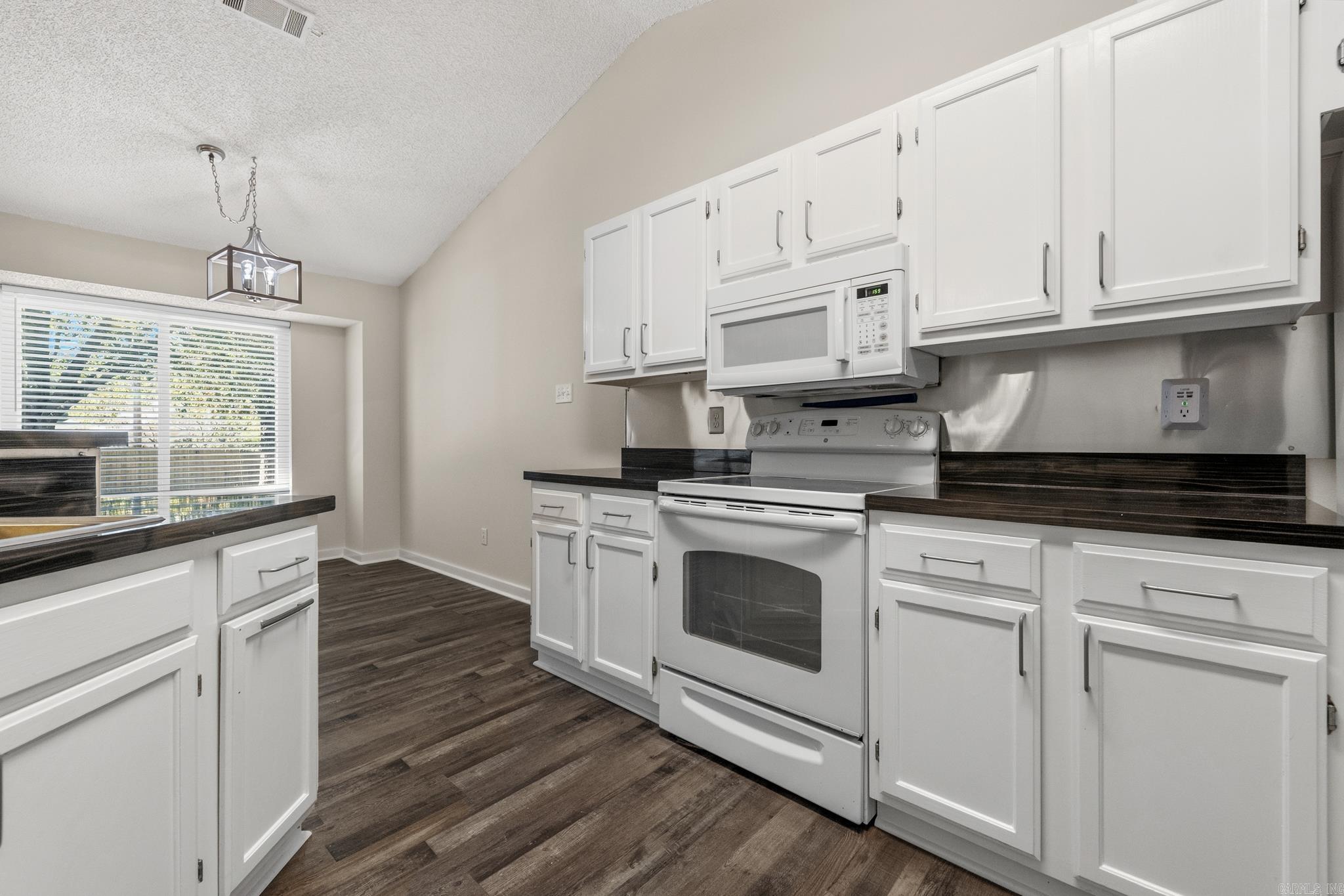 4 Mesquite Cove Property Photo 12