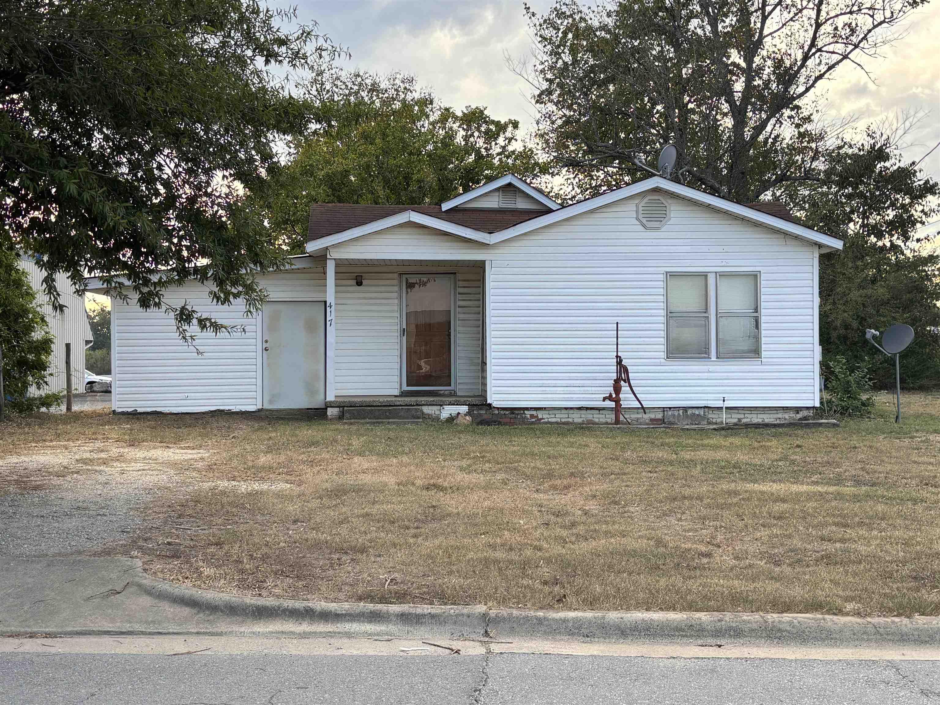 417 Fairfield Rd Property Photo 1