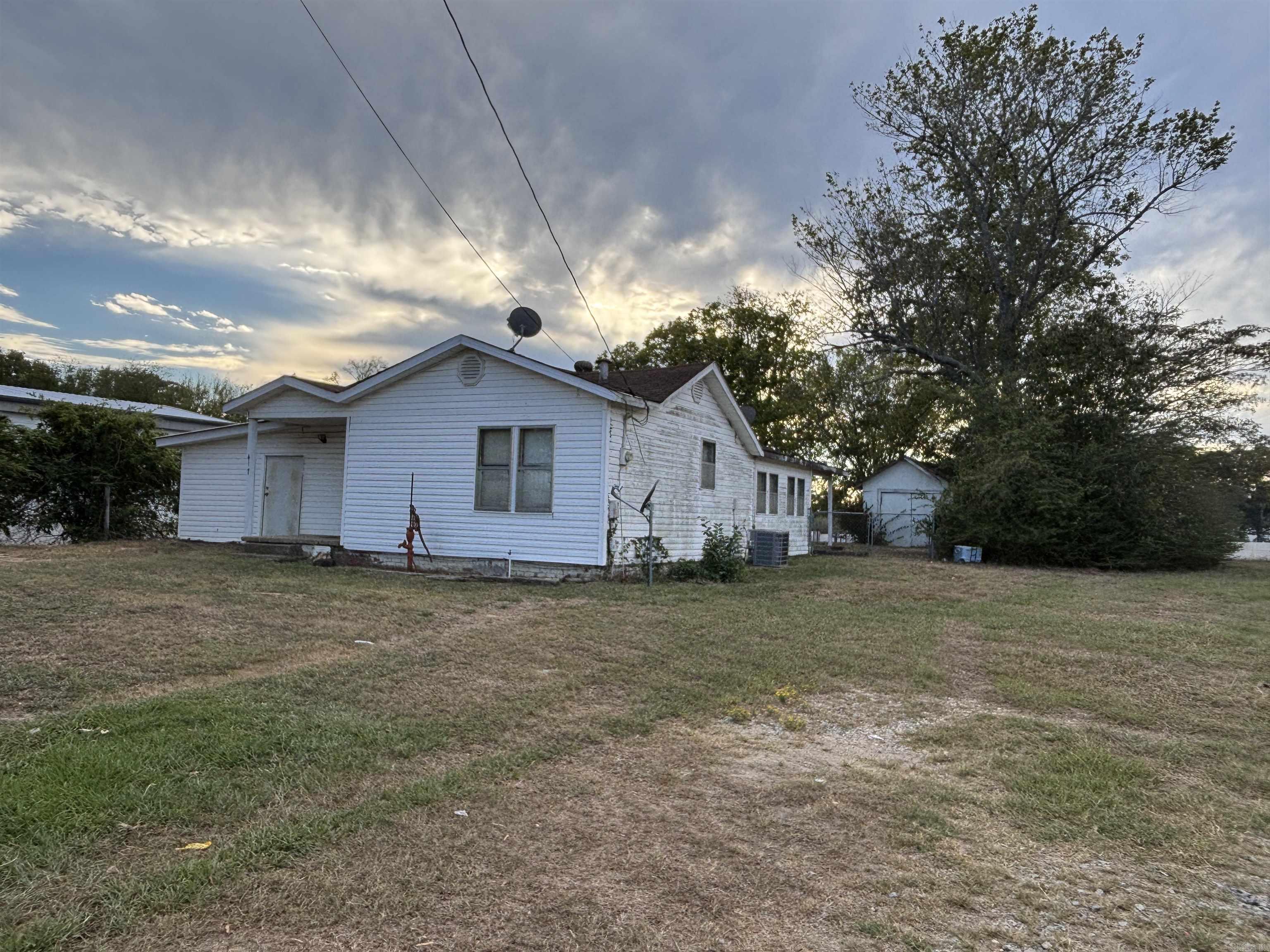 417 Fairfield Rd Property Photo 2