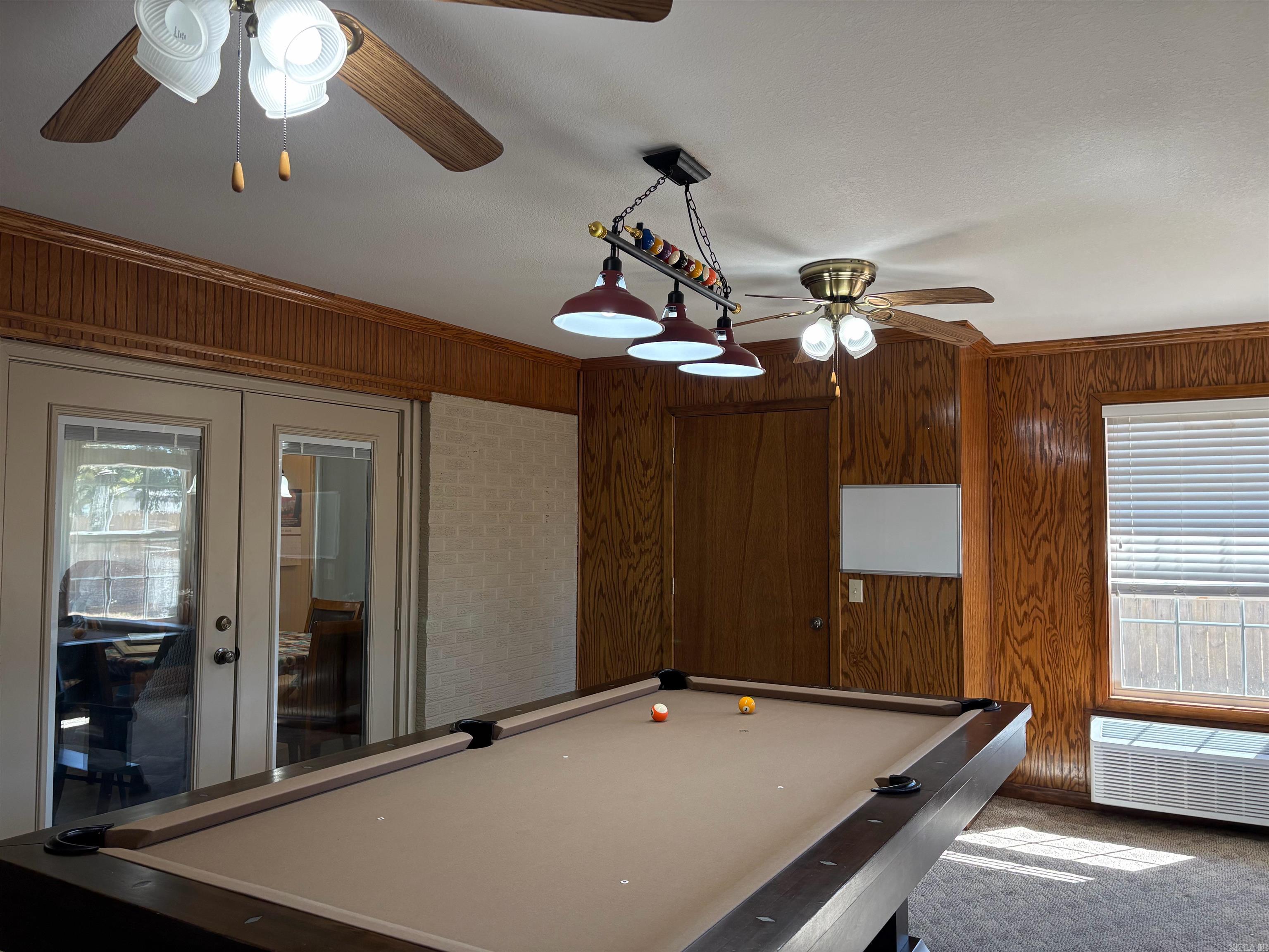 212 S Adcock Property Photo 11