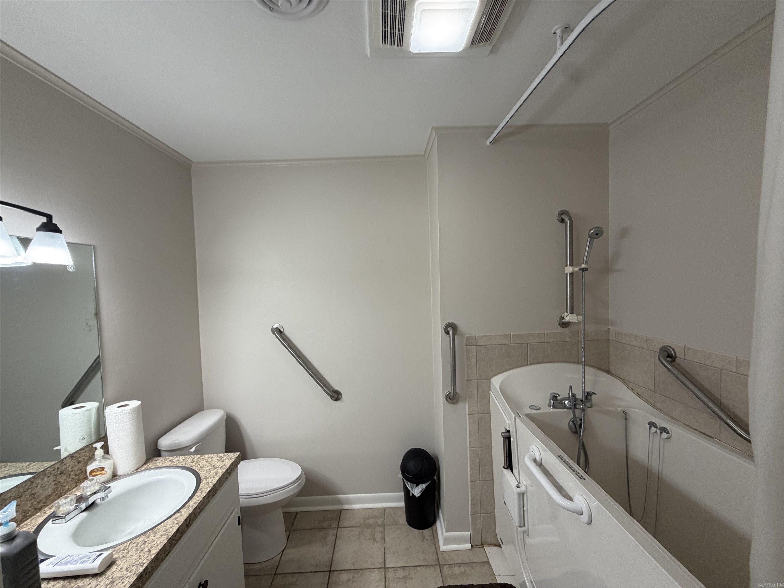 212 S Adcock Property Photo 15