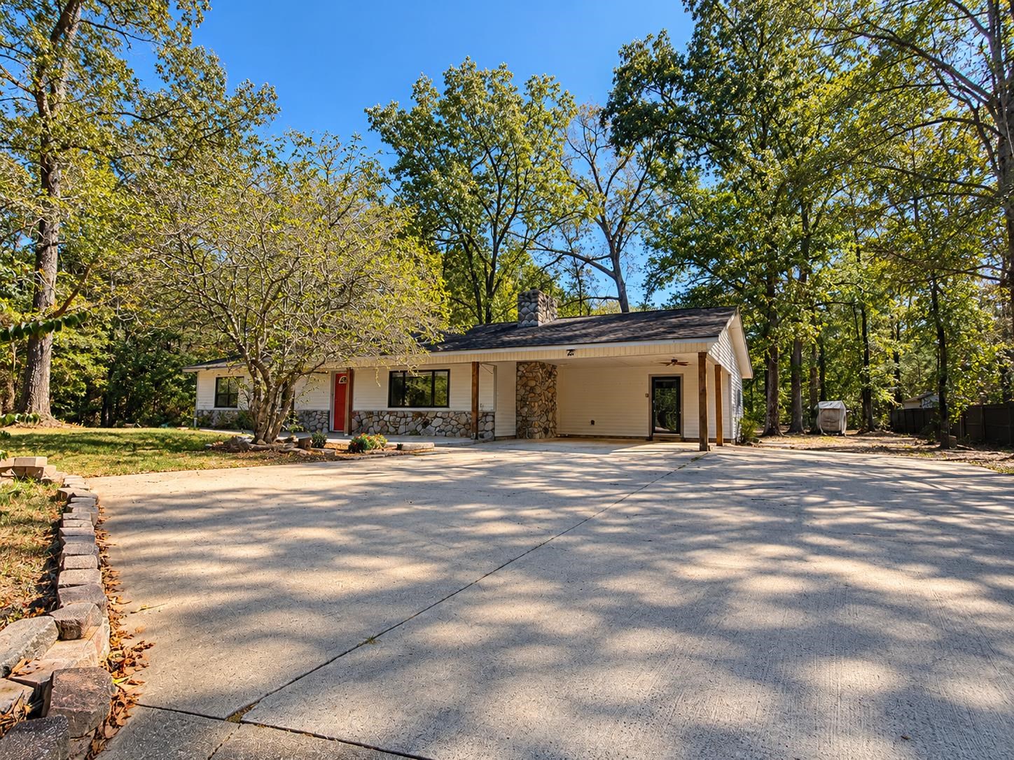 1525 S Harris Road Property Photo 1