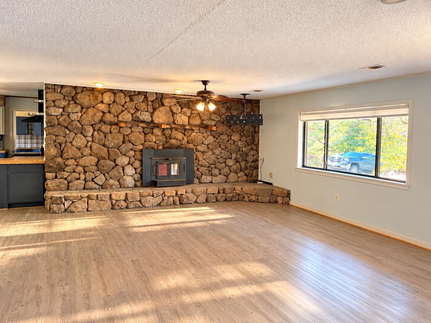 1525 S Harris Road Property Photo 6
