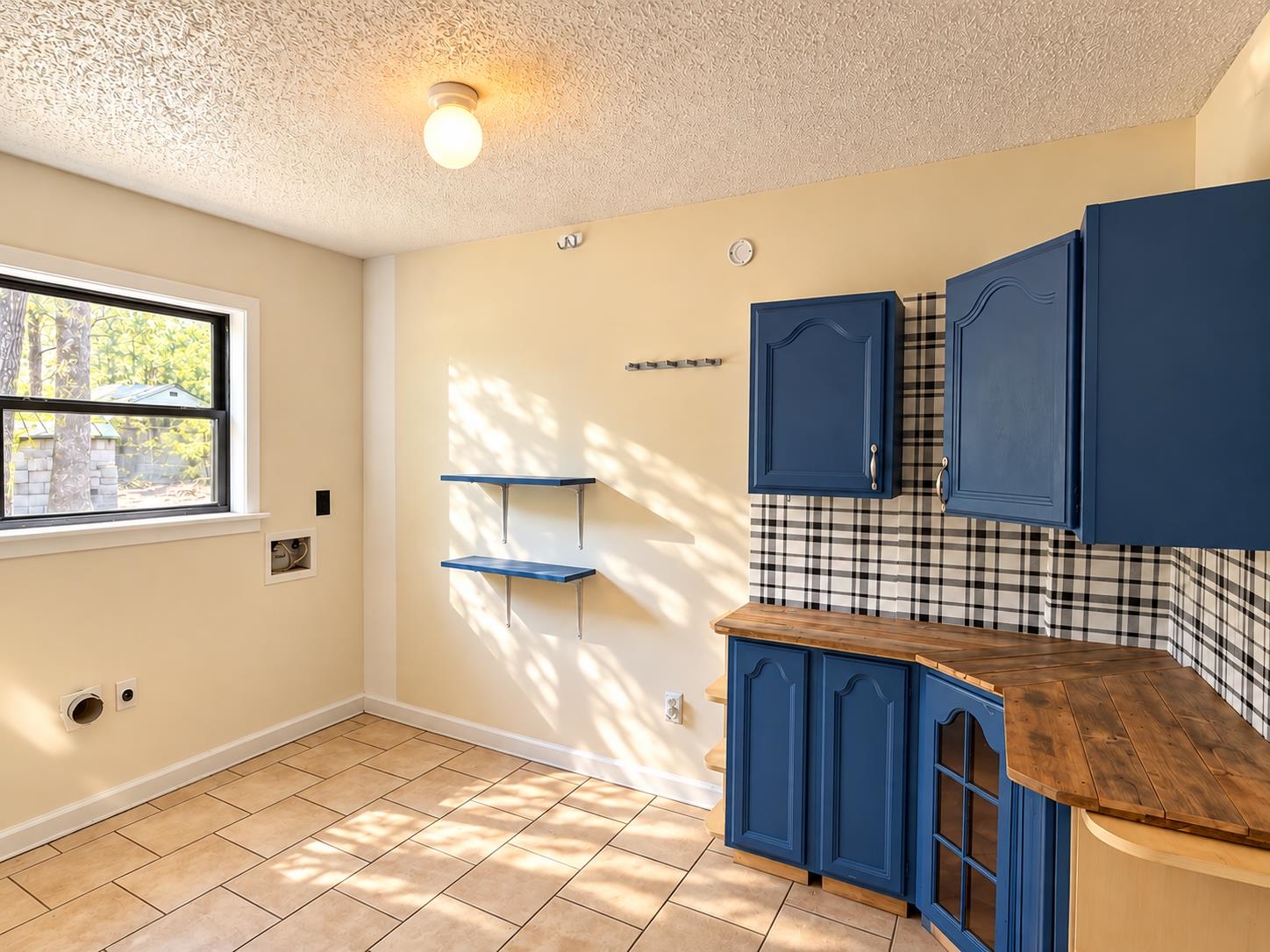1525 S Harris Road Property Photo 8