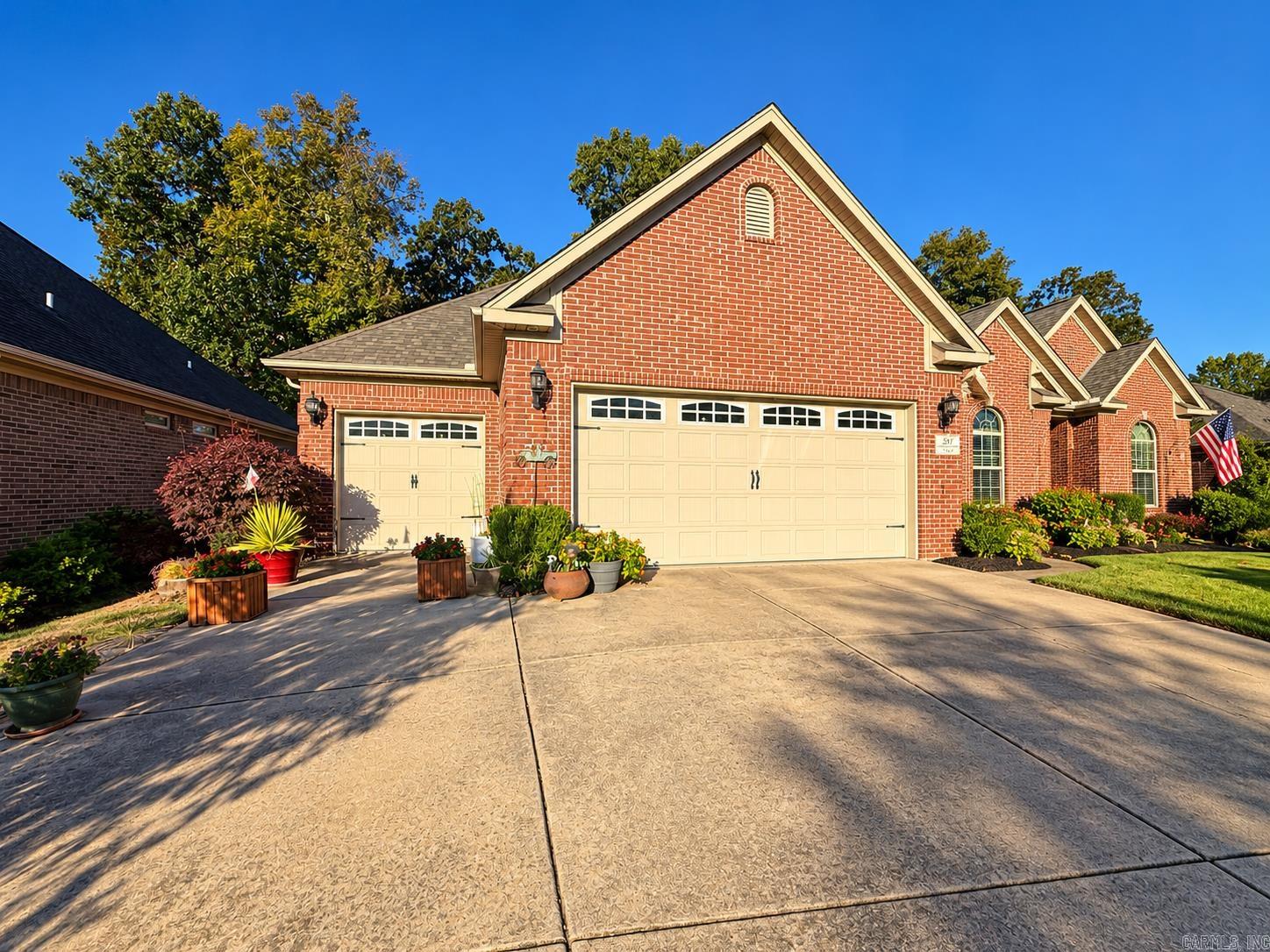 307 Cobblestone Drive Property Photo 2