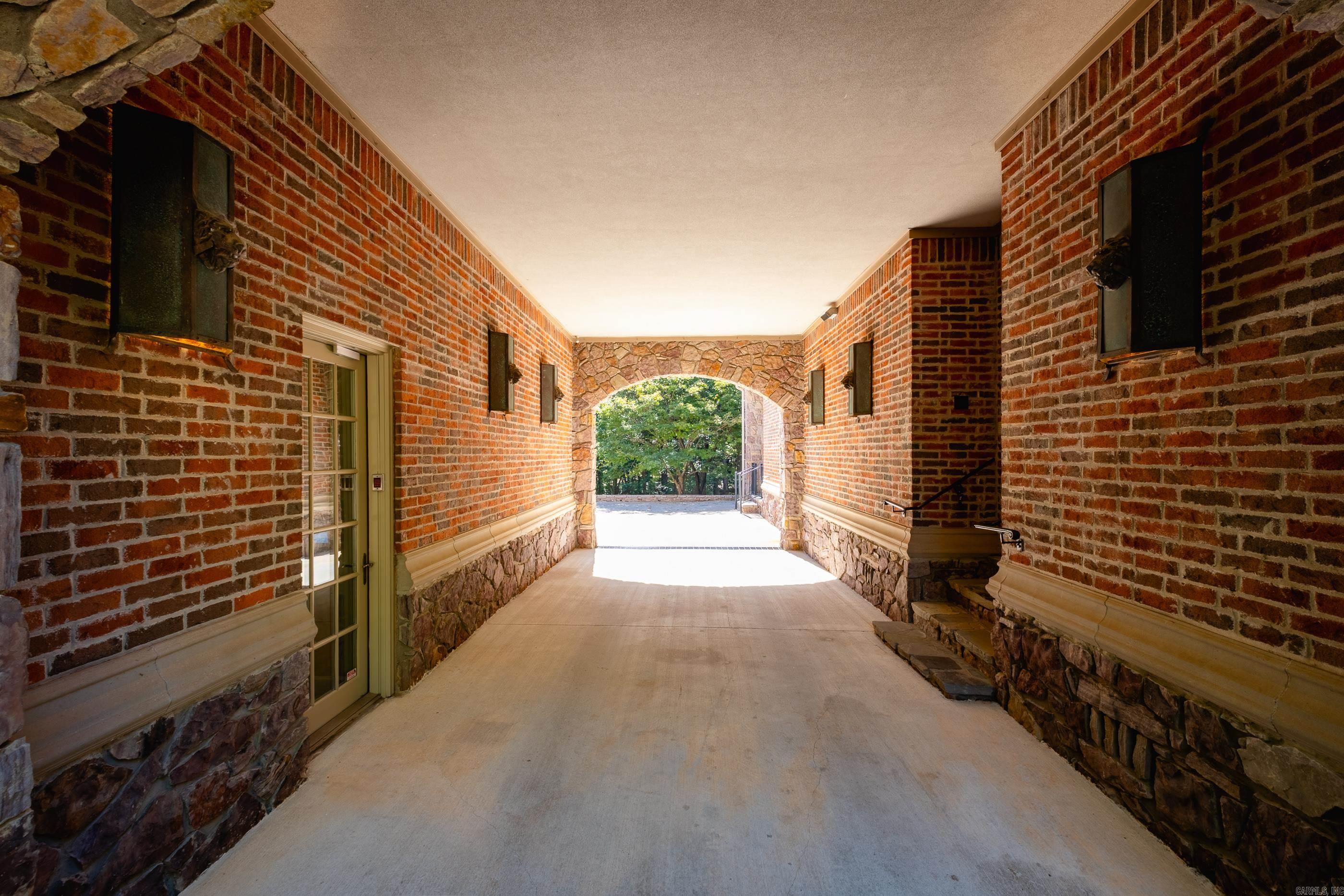 1 Lacelle Court Property Photo 4