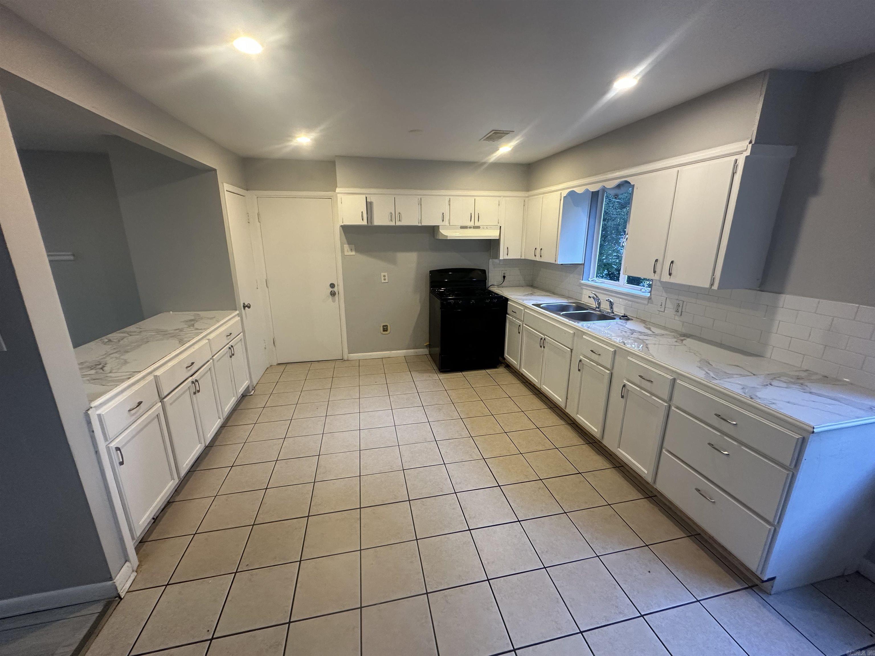 27 Fairmont Drive Property Photo 3