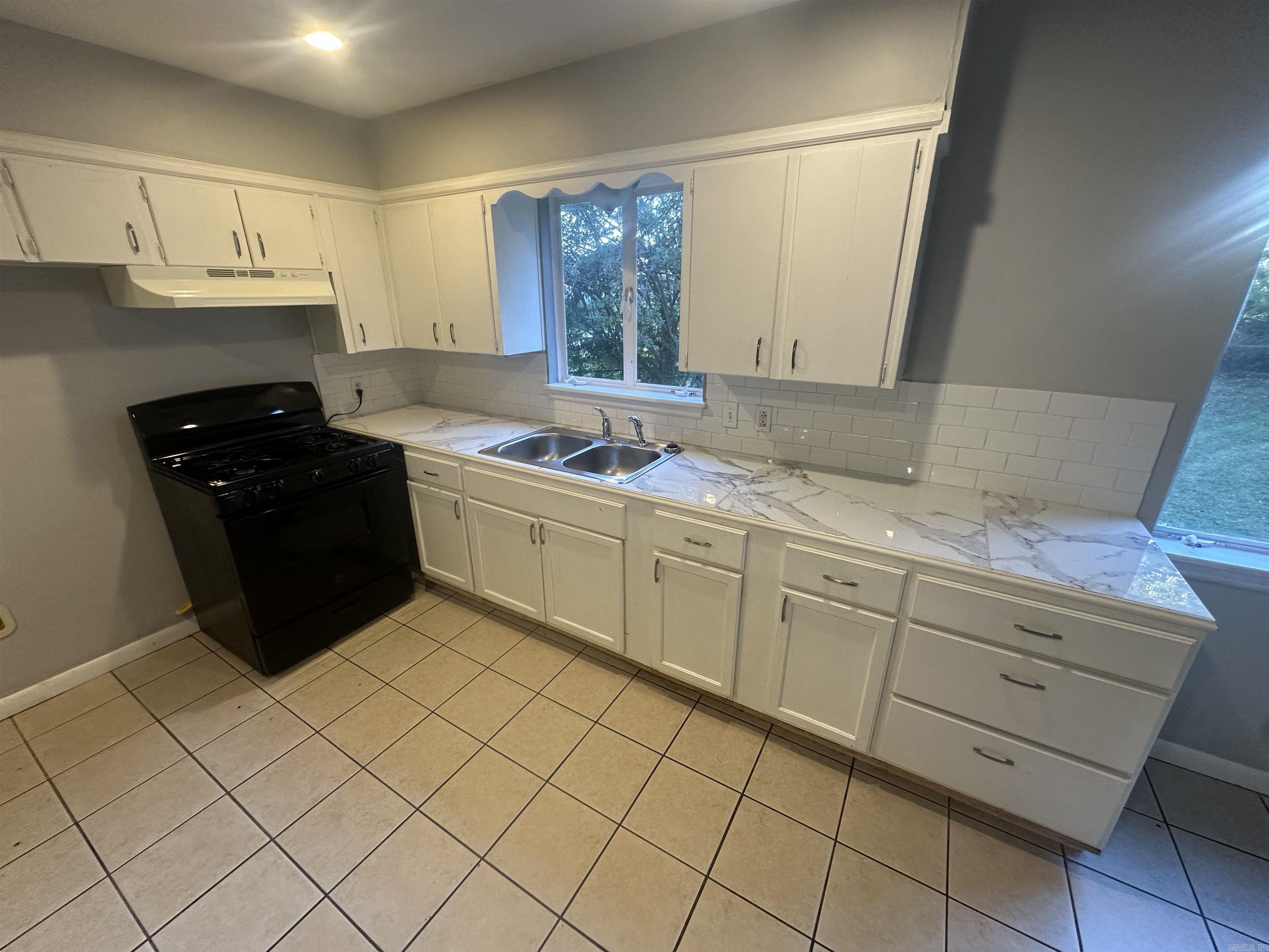 27 Fairmont Drive Property Photo 4