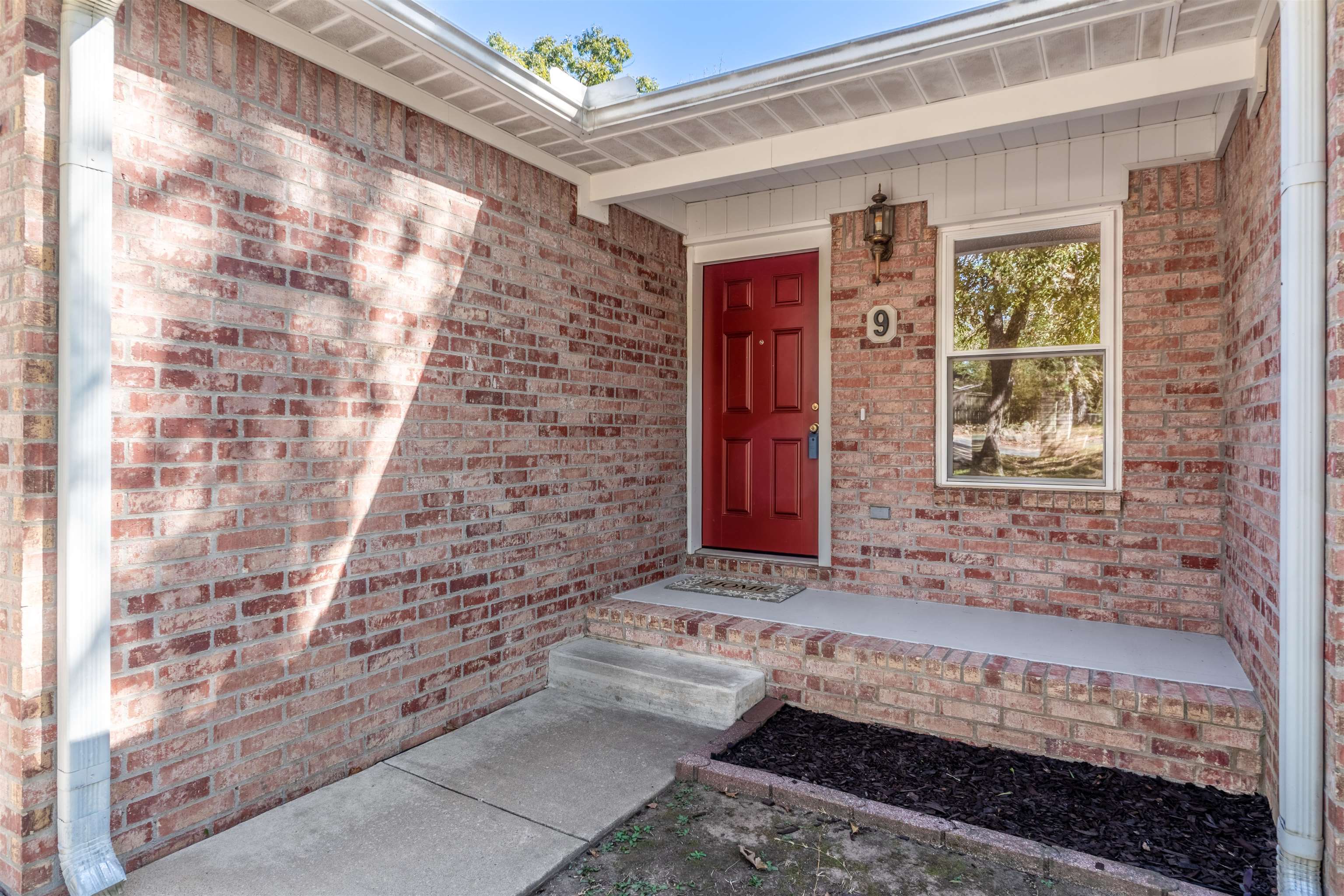 9 Oneida St Property Photo 3