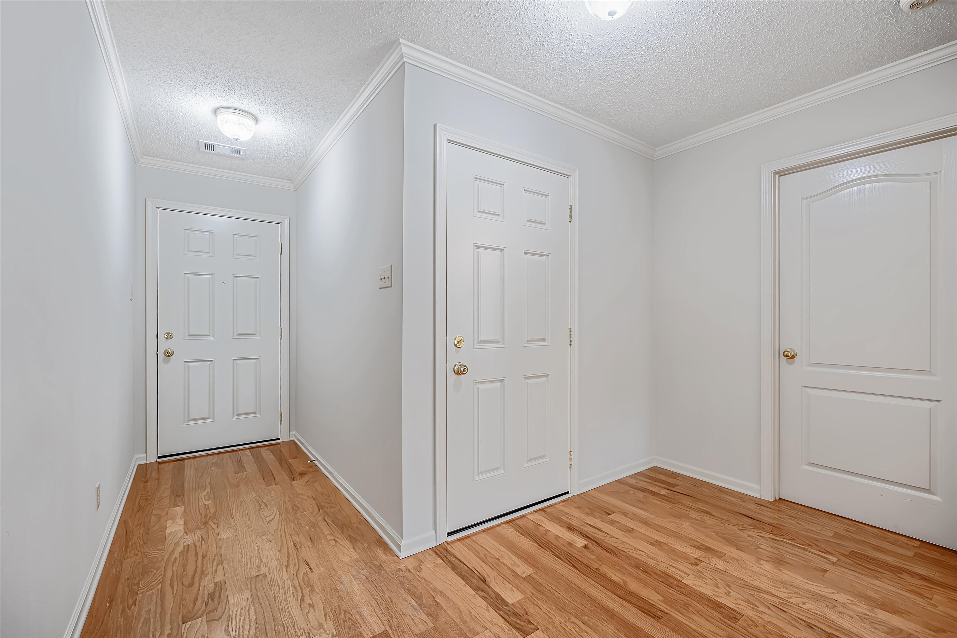 9 Oneida St Property Photo 4