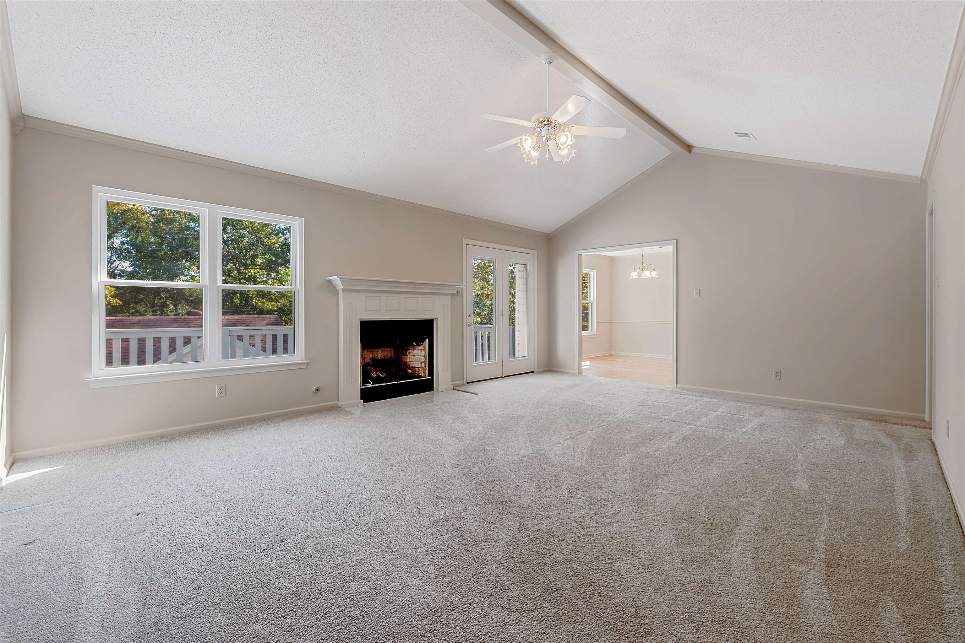 9 Oneida St Property Photo 5