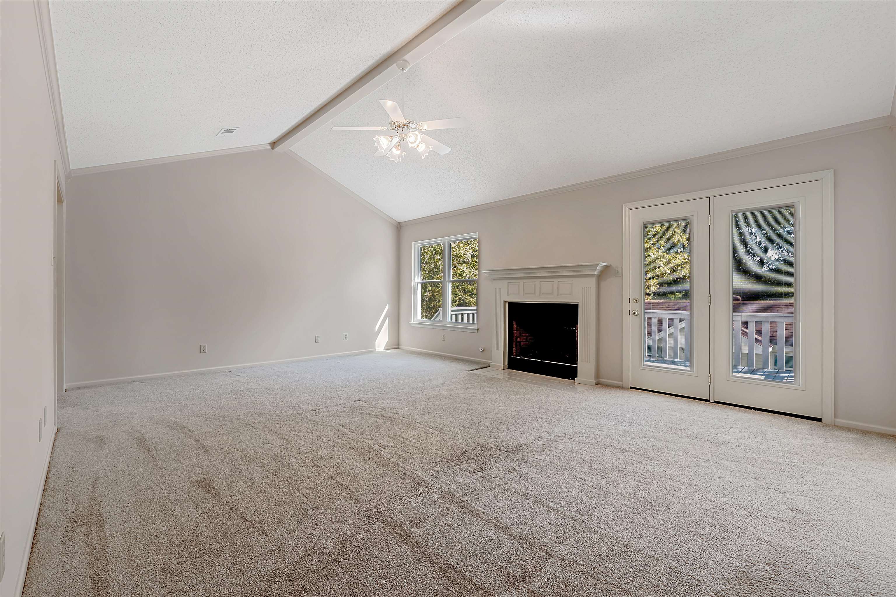 9 Oneida St Property Photo 6